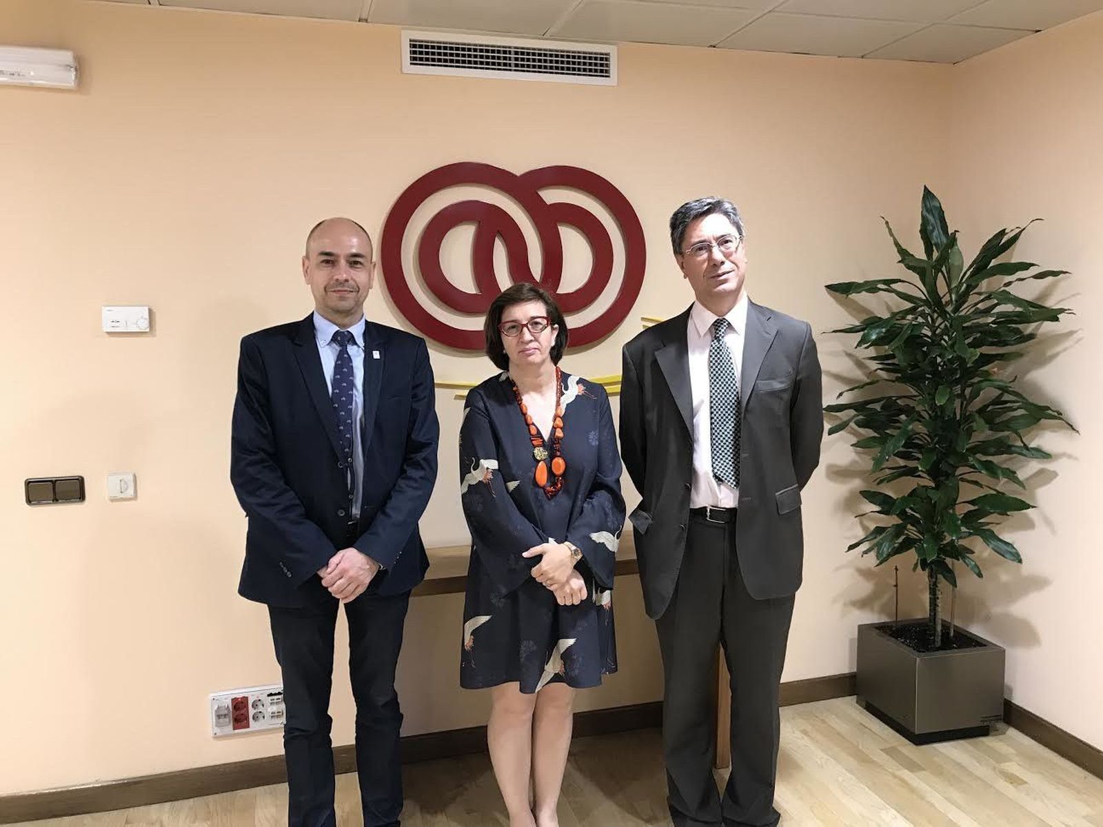 El IME firma un convenio con la Fundación ONCE para promover becas-contrato en la Escuela de Negocios