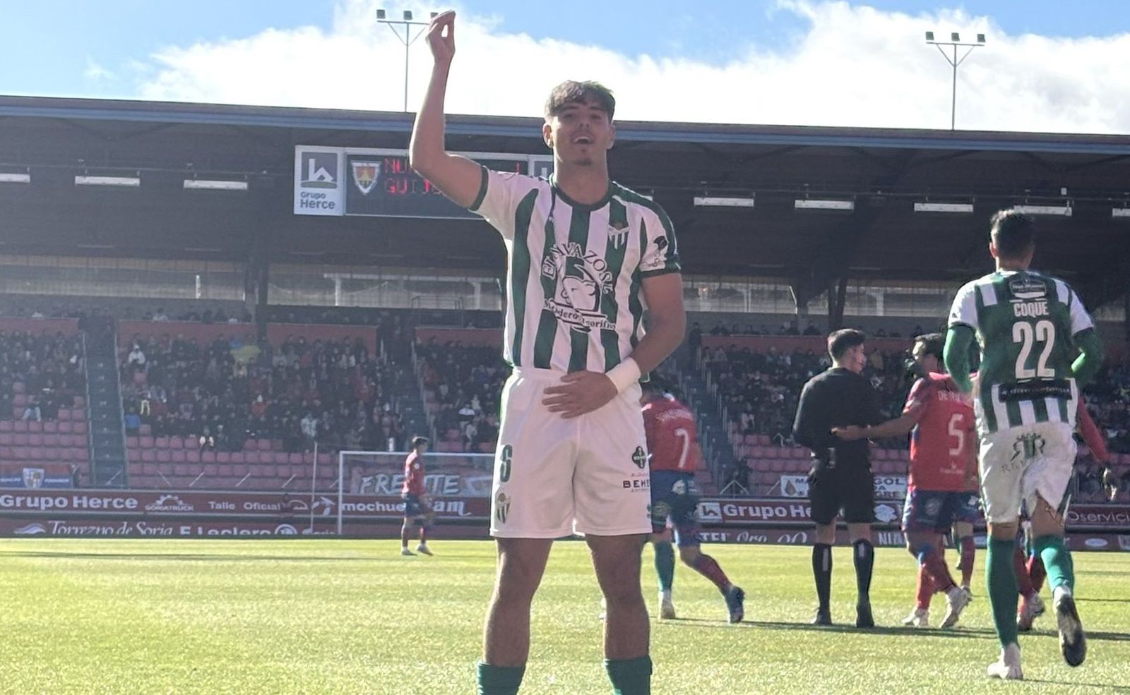 Ale Morales celebra un gol ante el Numancia FOTO CD GUIJUELO