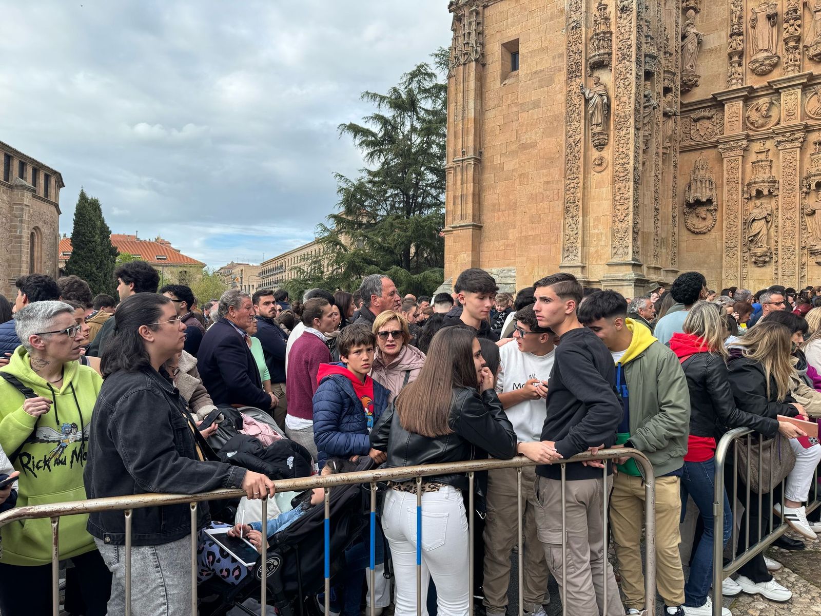 ambiente-procesion-cofradia-penitencial-del-rosario-4