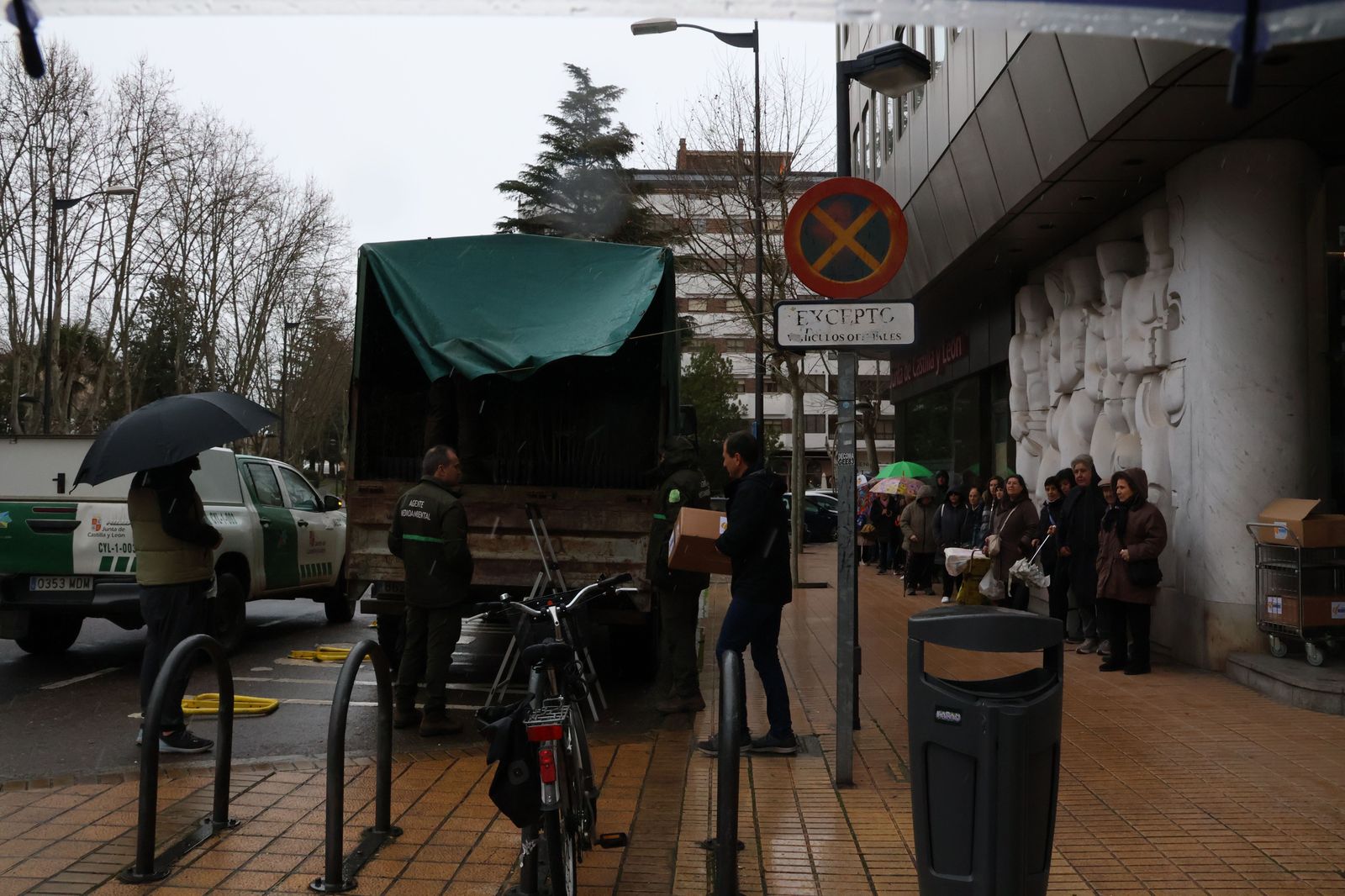 La Junta entrega plantones por el Día Mundial del Árbol