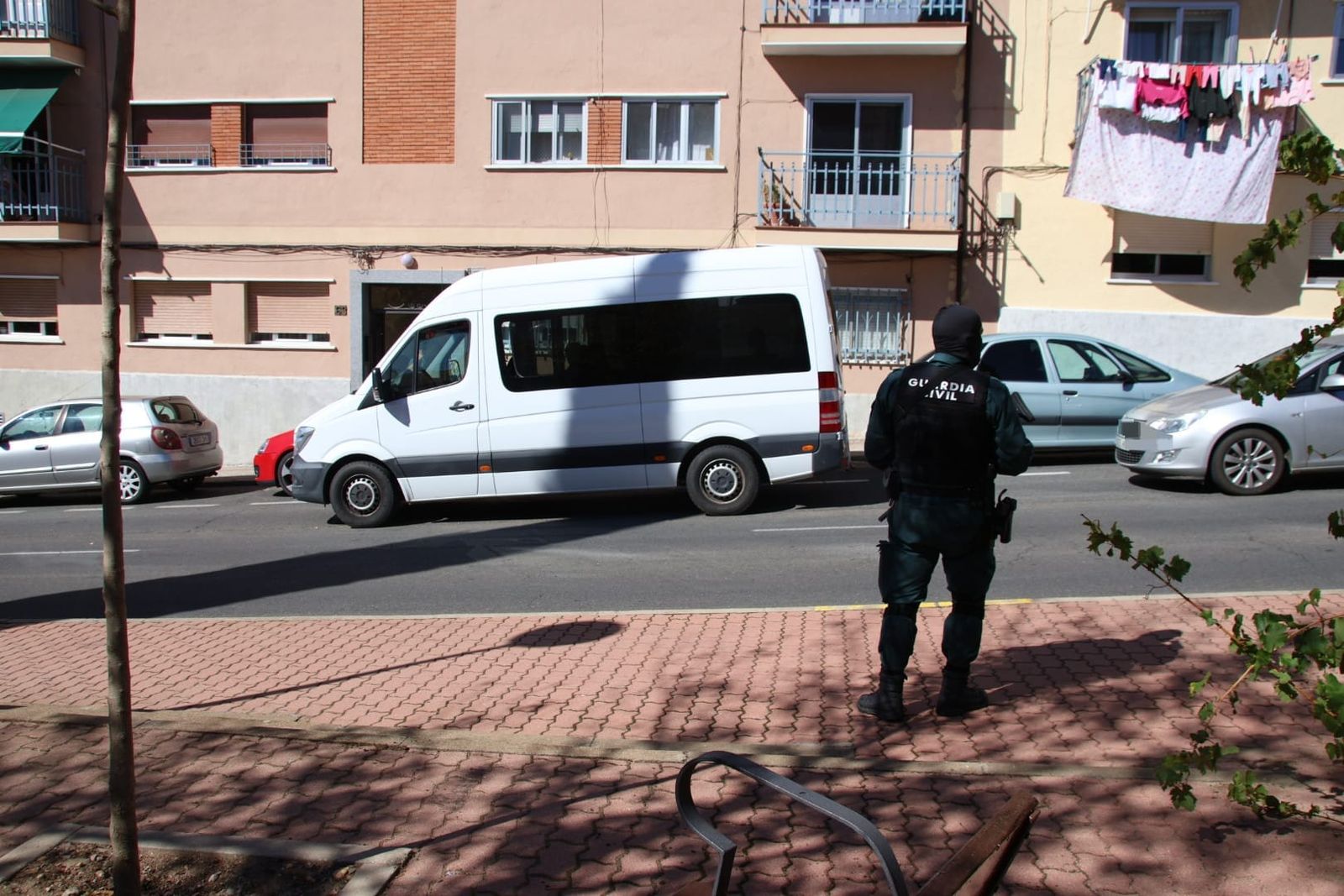 redada-de-la-guardia-civil-en-los-barrios-de-pizarrales-y-el-barrio-blanco-3