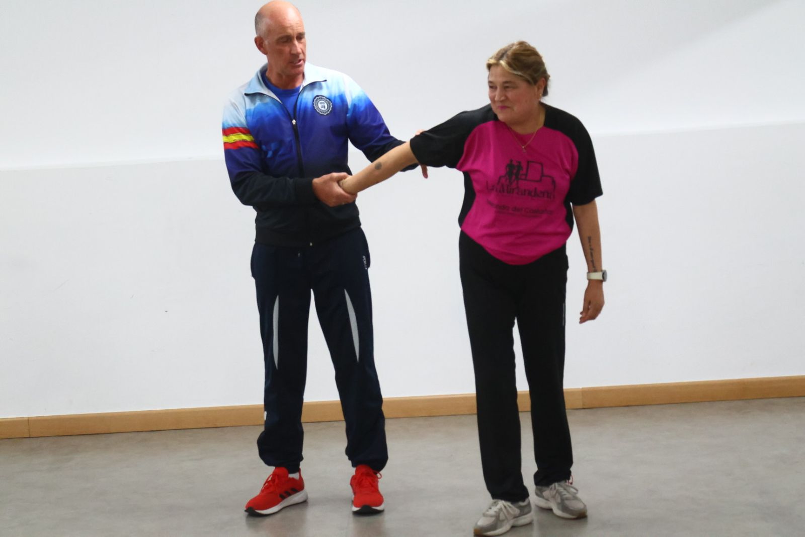 Primer taller de autodefensa en el Centro de Participación Luis Vives