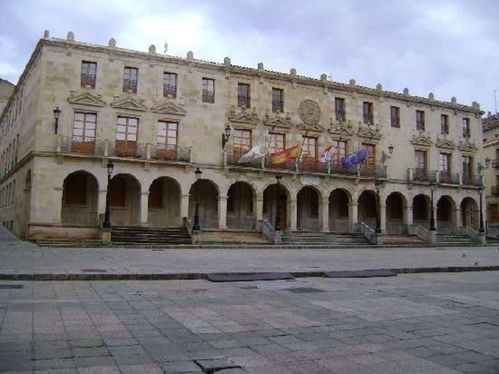 El PP aclara que las retribuciones totales de la Corporación son 309.913 euros El PP aclara que las retribuciones totales de la Corporación son 309.913 euros