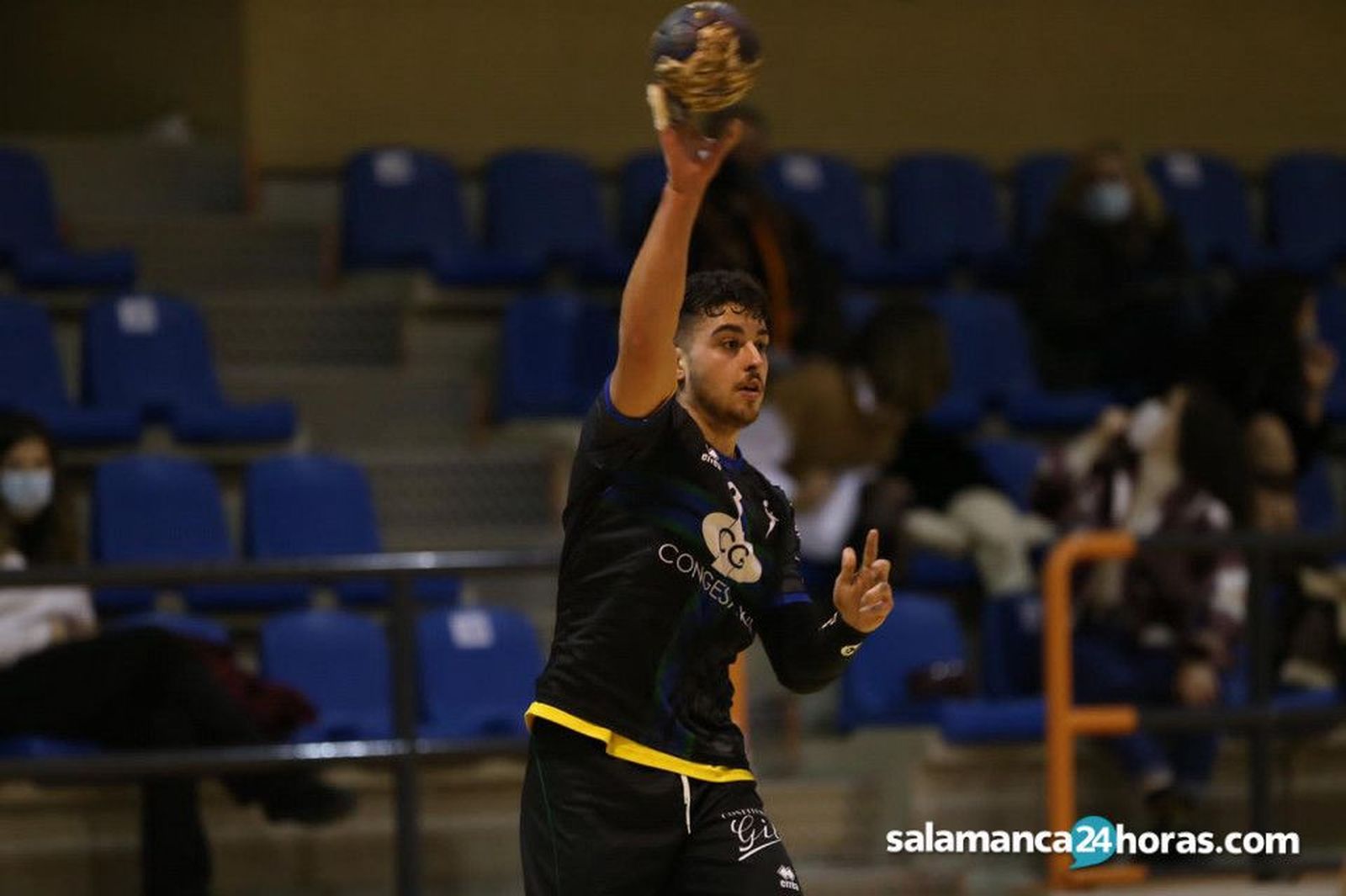 El BM Salamanca planta cara pero no puede con el líder