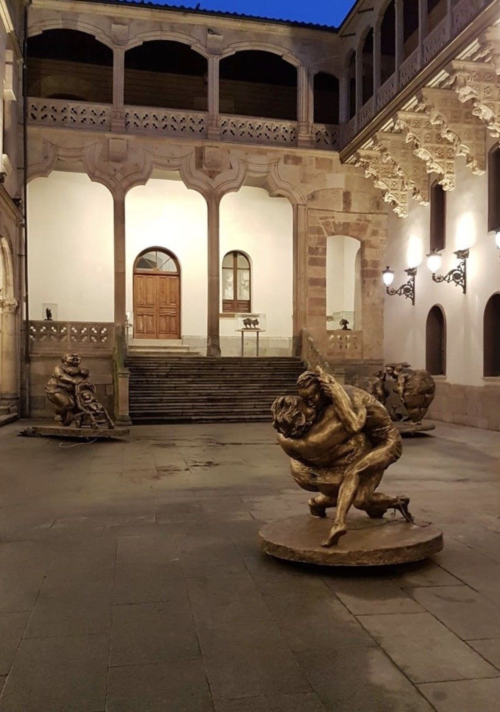 Piezas De Xu Hongfei En La Salina De Salamanca