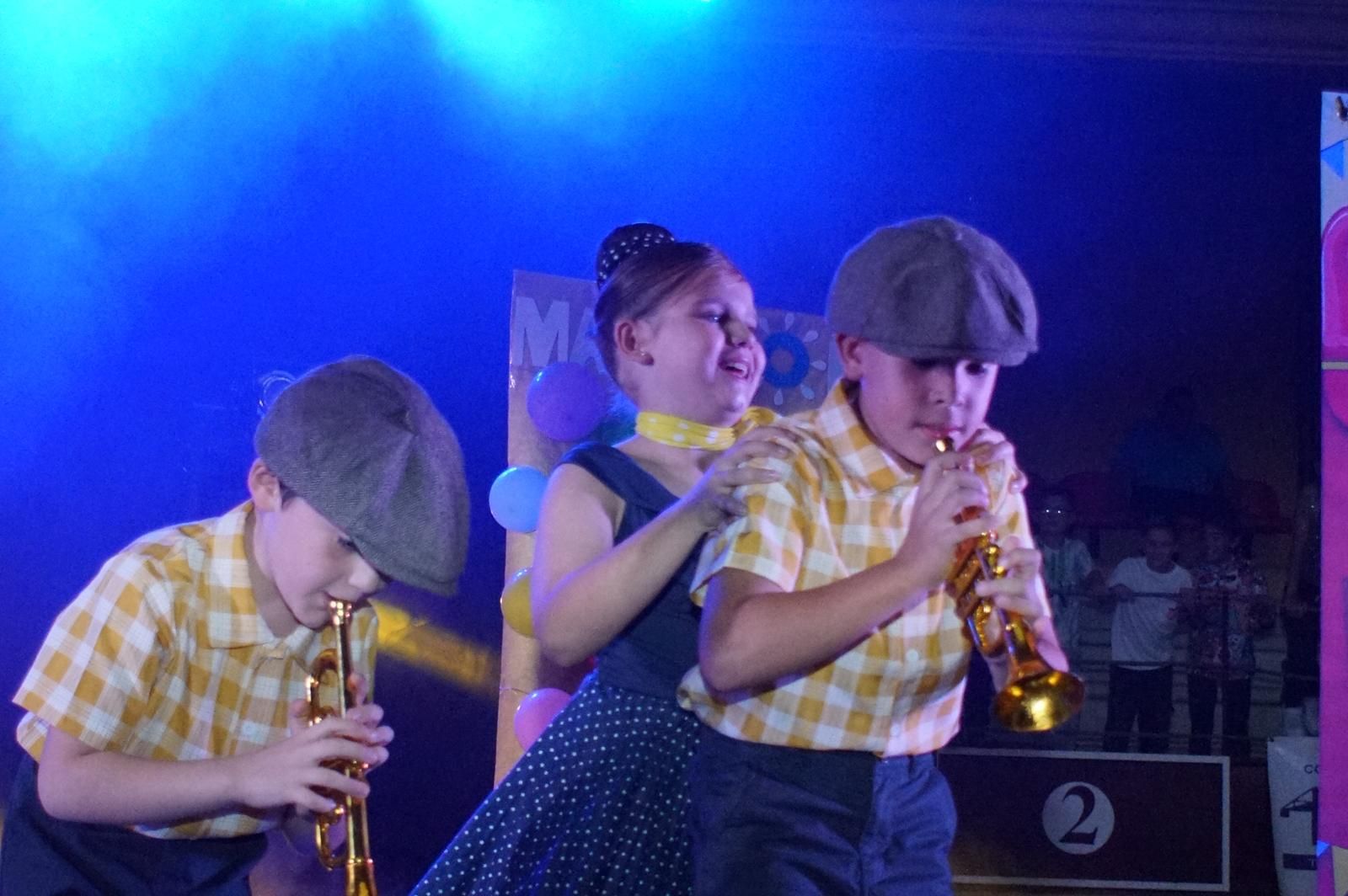 Emoción y creatividad en la primera cita del Play Back infantil en Alba de Tormes