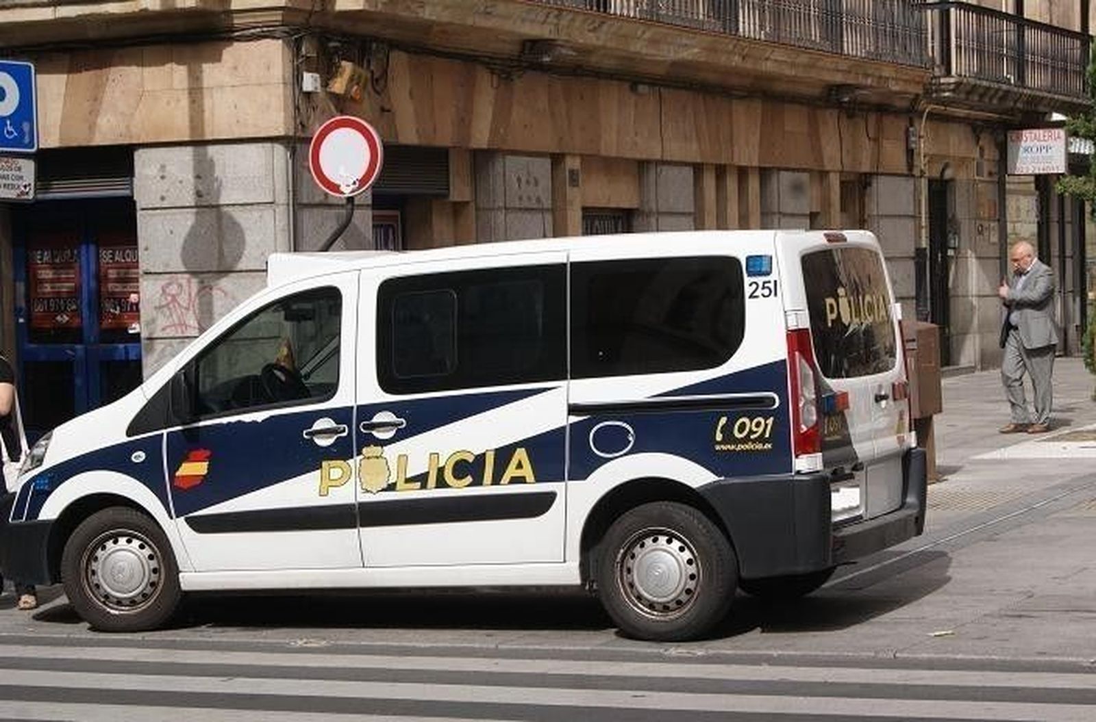 Un hombre saca 1.500 euros de la cartilla de un familiar tras robársela