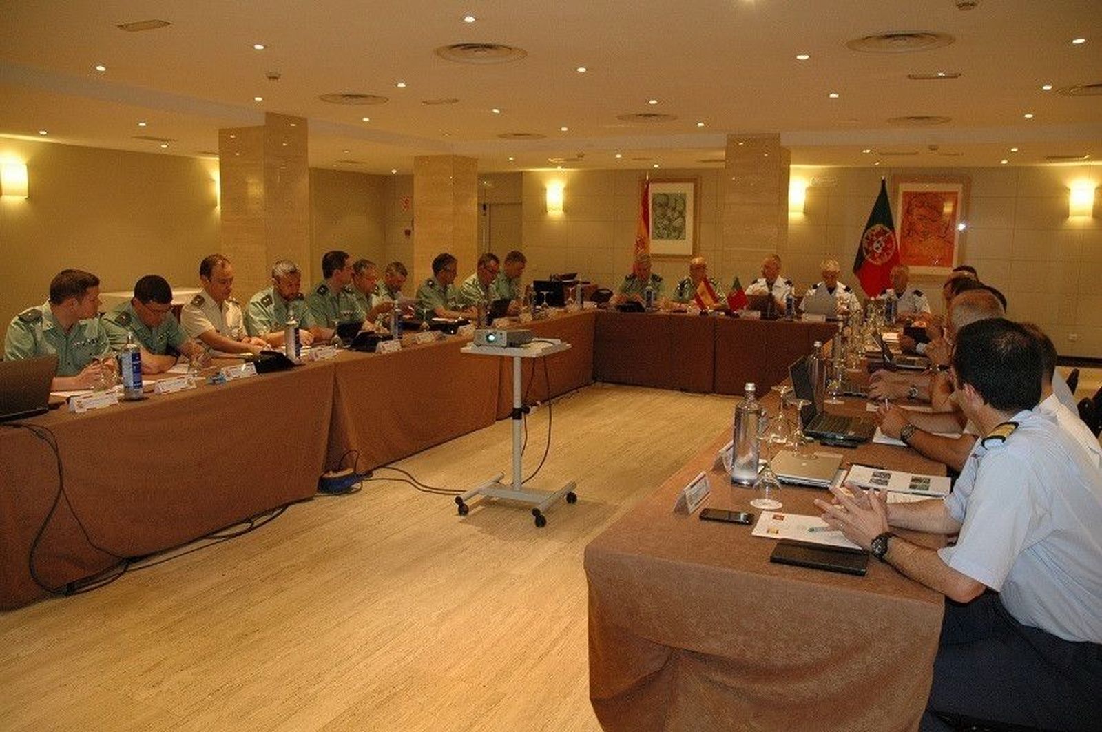 Reunión de la Guardia Civil y la Guarda Nacional Republicana