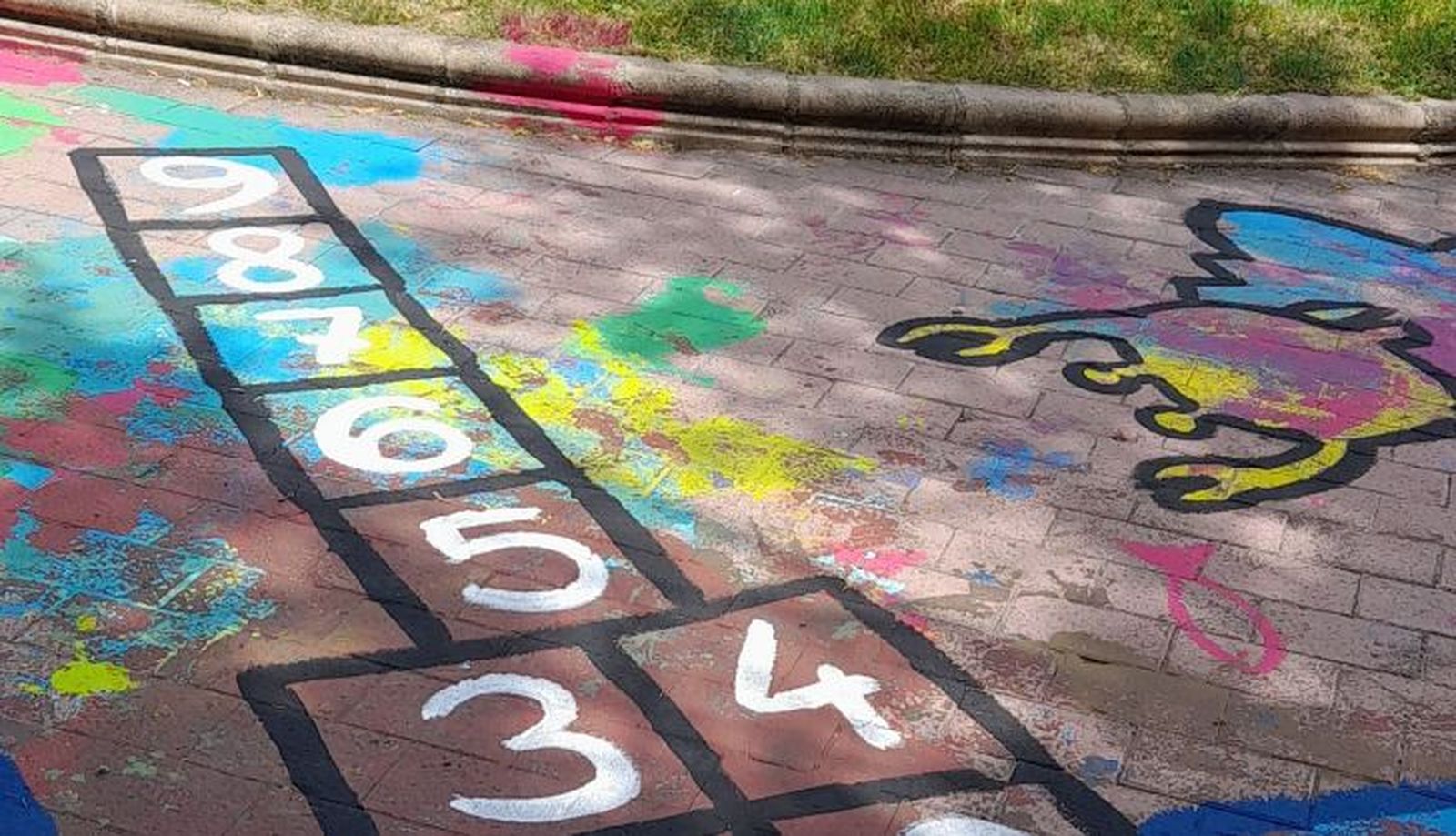 La asociación ‘La Aldehuela’ asegura que la actividad de pintura que critican los vecinos “estaba autorizada” y pretendía “dar participación al barrio”