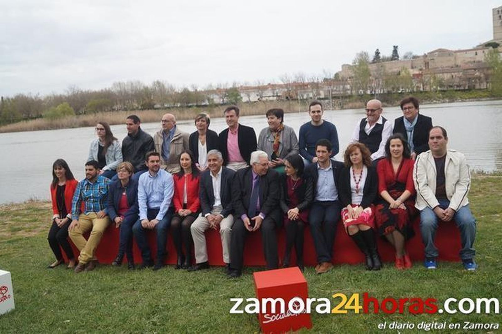 El PSOE presenta una candidatura "muy renovada y muy preparada"