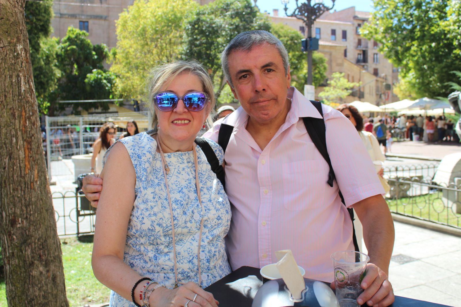 Ambiente en la Feria de Día en el mediodía de este domingo