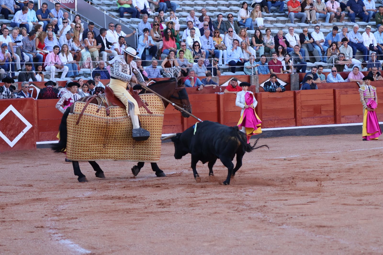 La Glorieta revive el aroma de la feria taurina con el primer festejo: Lea Vicens, Raquel Martín y Olga Casado