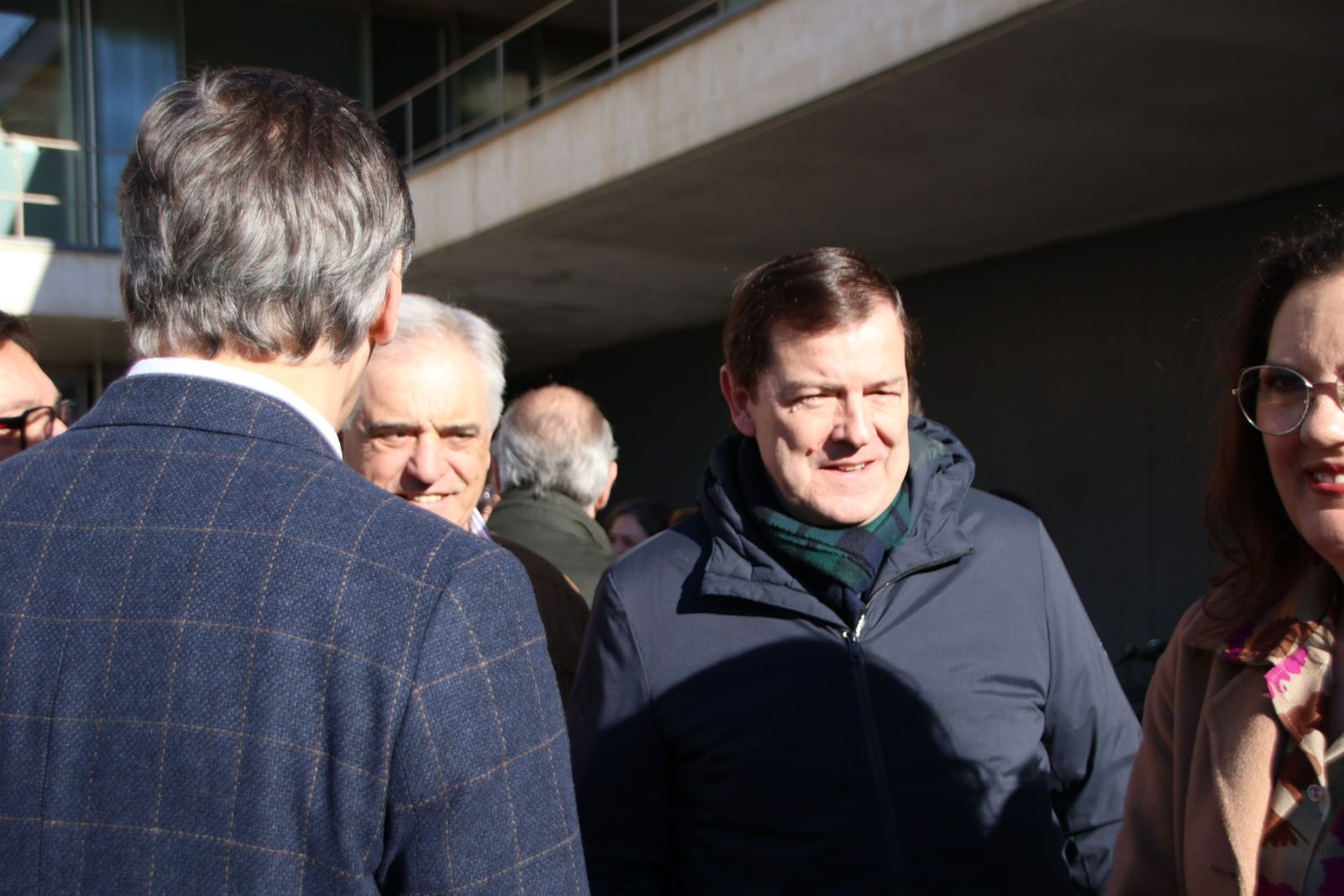 El presidente de la Junta de Castilla y León, Alfonso Fernández Mañueco, participa en el minuto de silencio por el caso de violencia machista en Miranda de Ebro