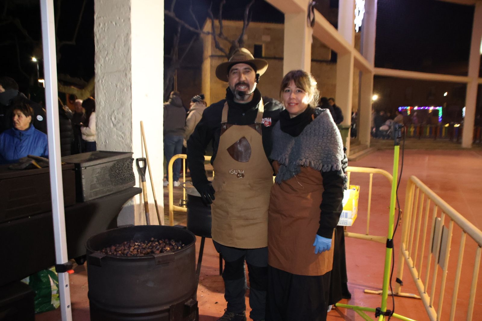 Castañada popular acompañada de un bonito espectáculo circense en Castellanos de Moriscos