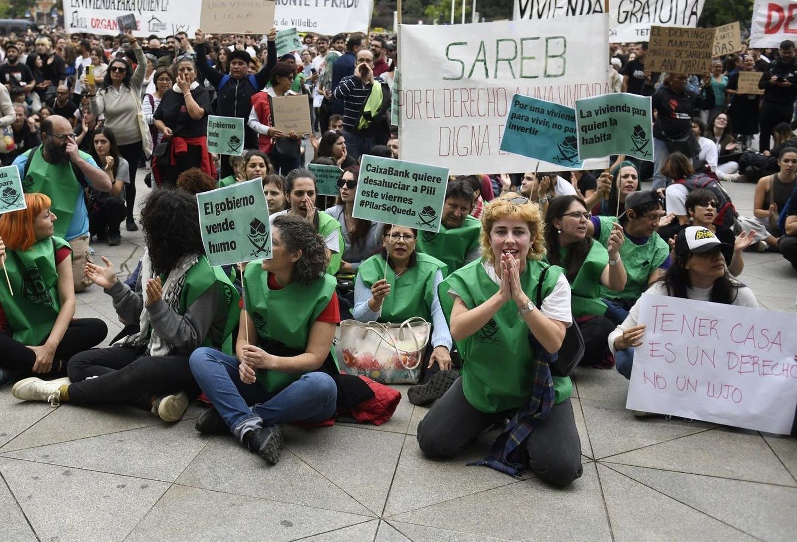 Decenas de personas durante una manifestación para denunciar el precio de los alquileres. Foto Fernando Sánchez - Europa Press