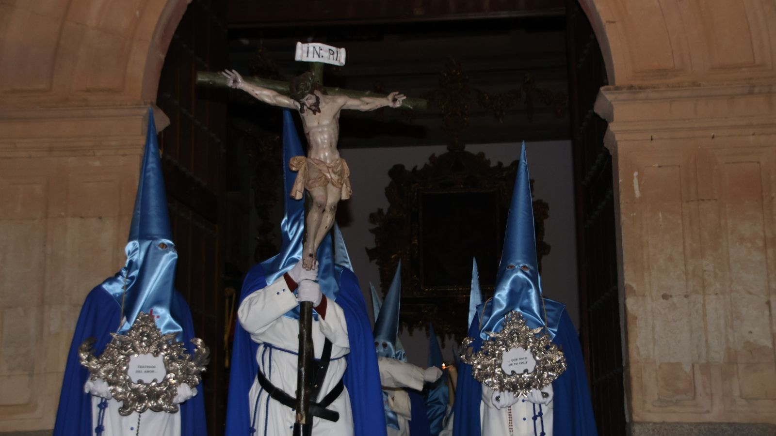 El Cristo de los Doctrinos y la Virgen de la Amargura saludan a sus fieles en Salamanca