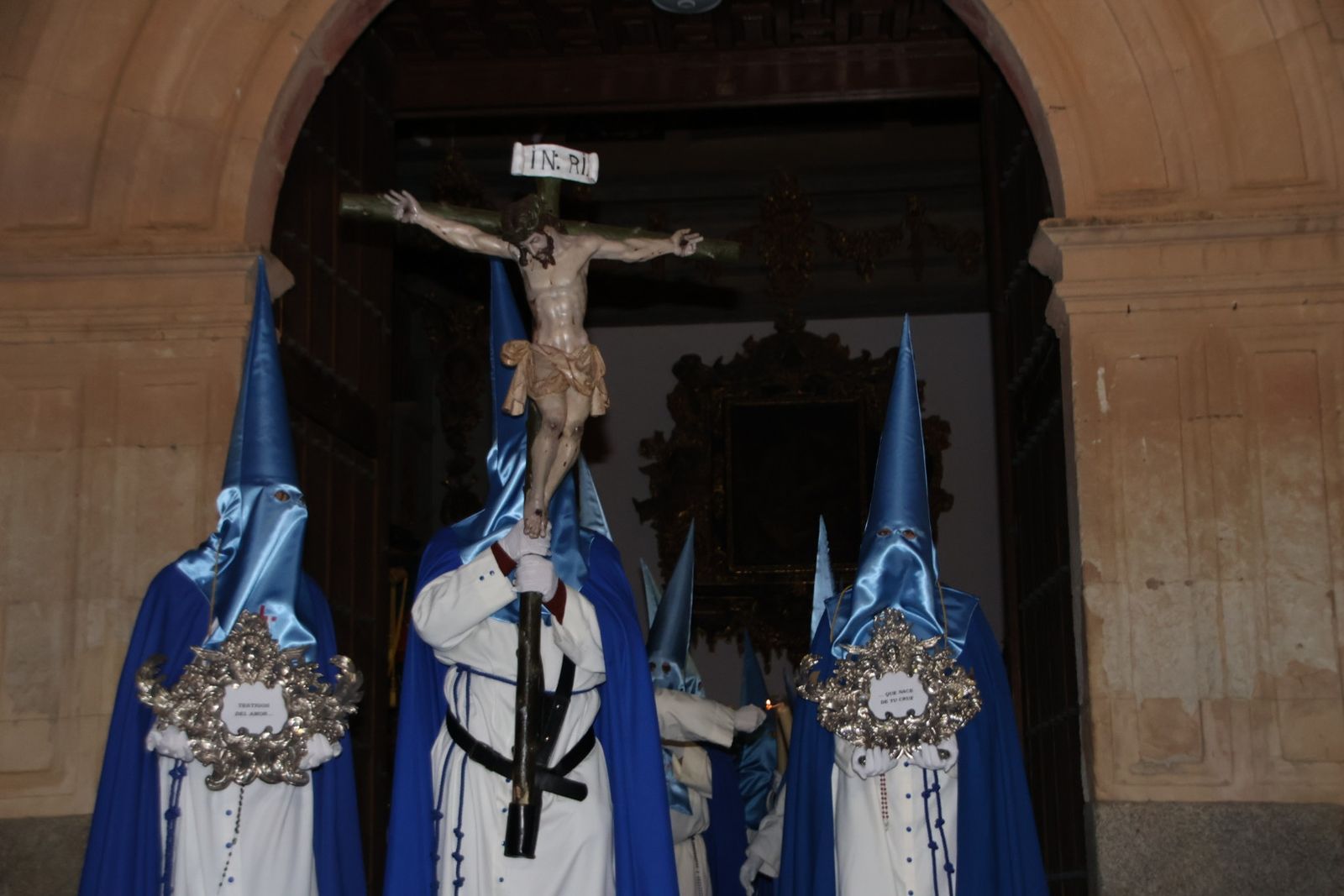 El Cristo de los Doctrinos y la Virgen de la Amargura saludan a sus fieles en Salamanca