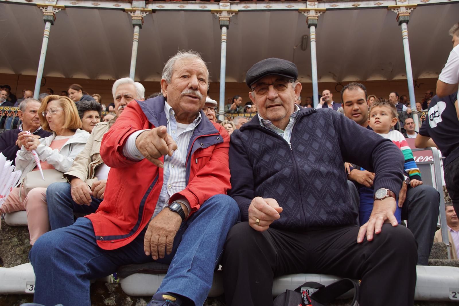 ambiente-en-el-patio-de-cuadrillas-de-la-glorieta-para-ver-a-sergio-galan-diego-ventura-y-guillermo-hermoso-de-mendoza-21-de-septiembre-de-2024-fotos-juanes-27