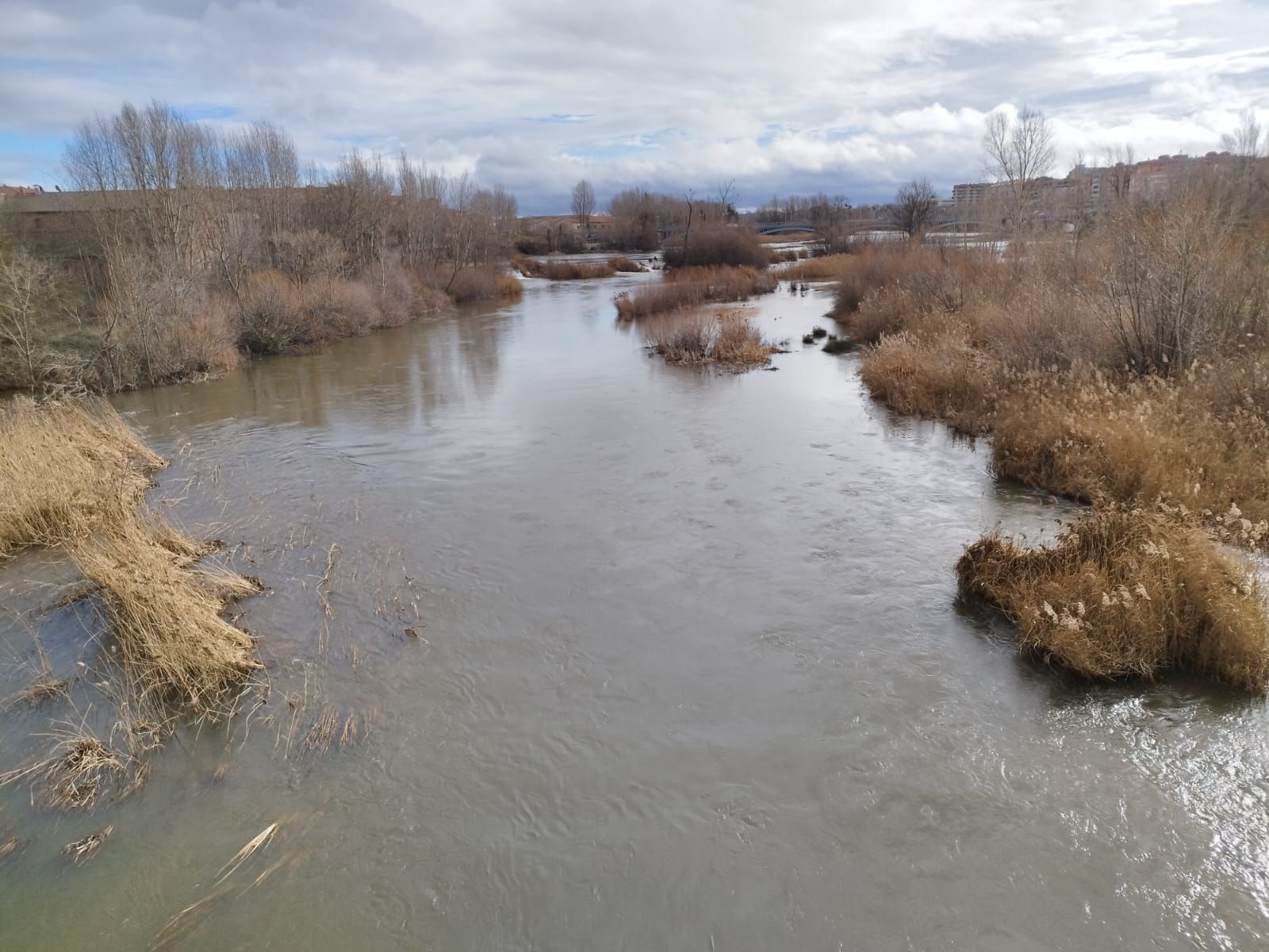 rio-tormes-a-su-paso-por-salamanca-tras-la-borrasca-irene-fotos-andrea-m-1