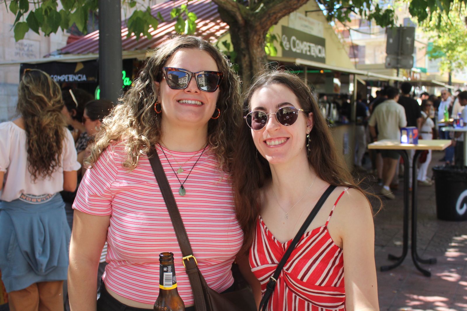 Ambiente en la Feria de Día en el mediodía de este domingo