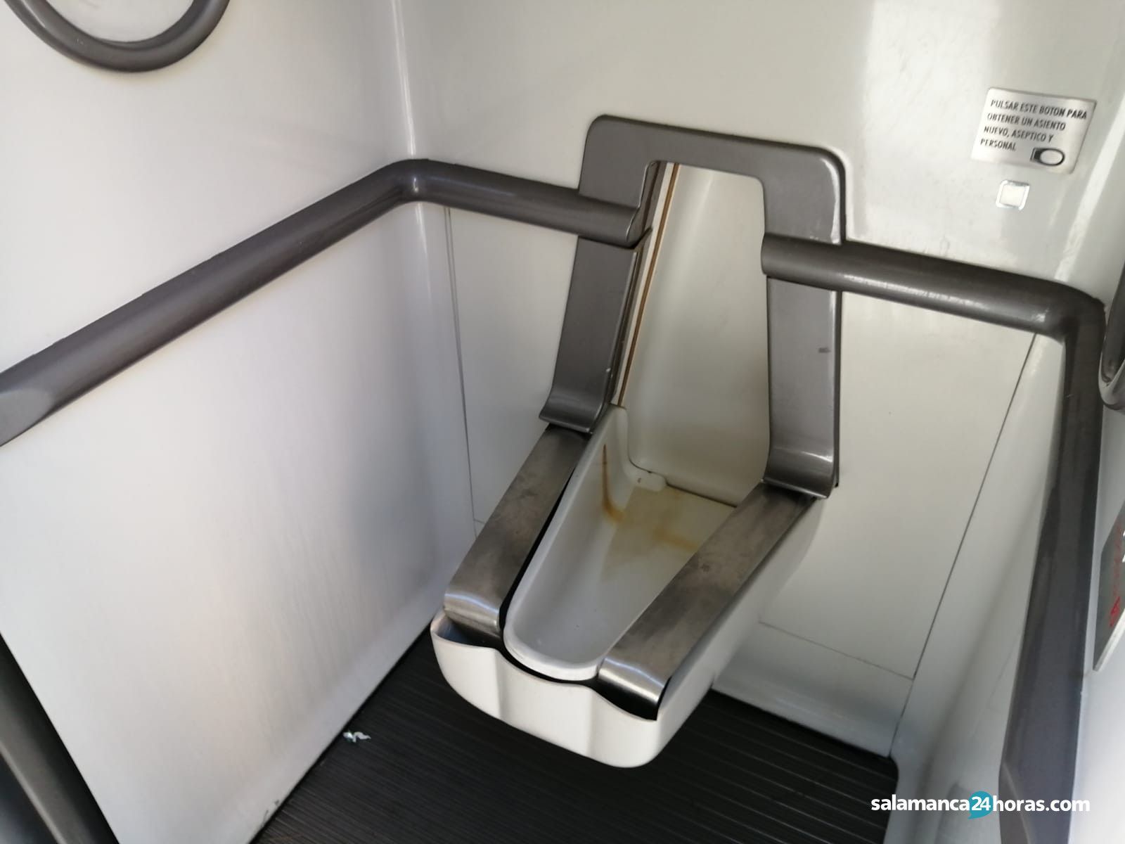 Urinario público Paseo del Rollo 1