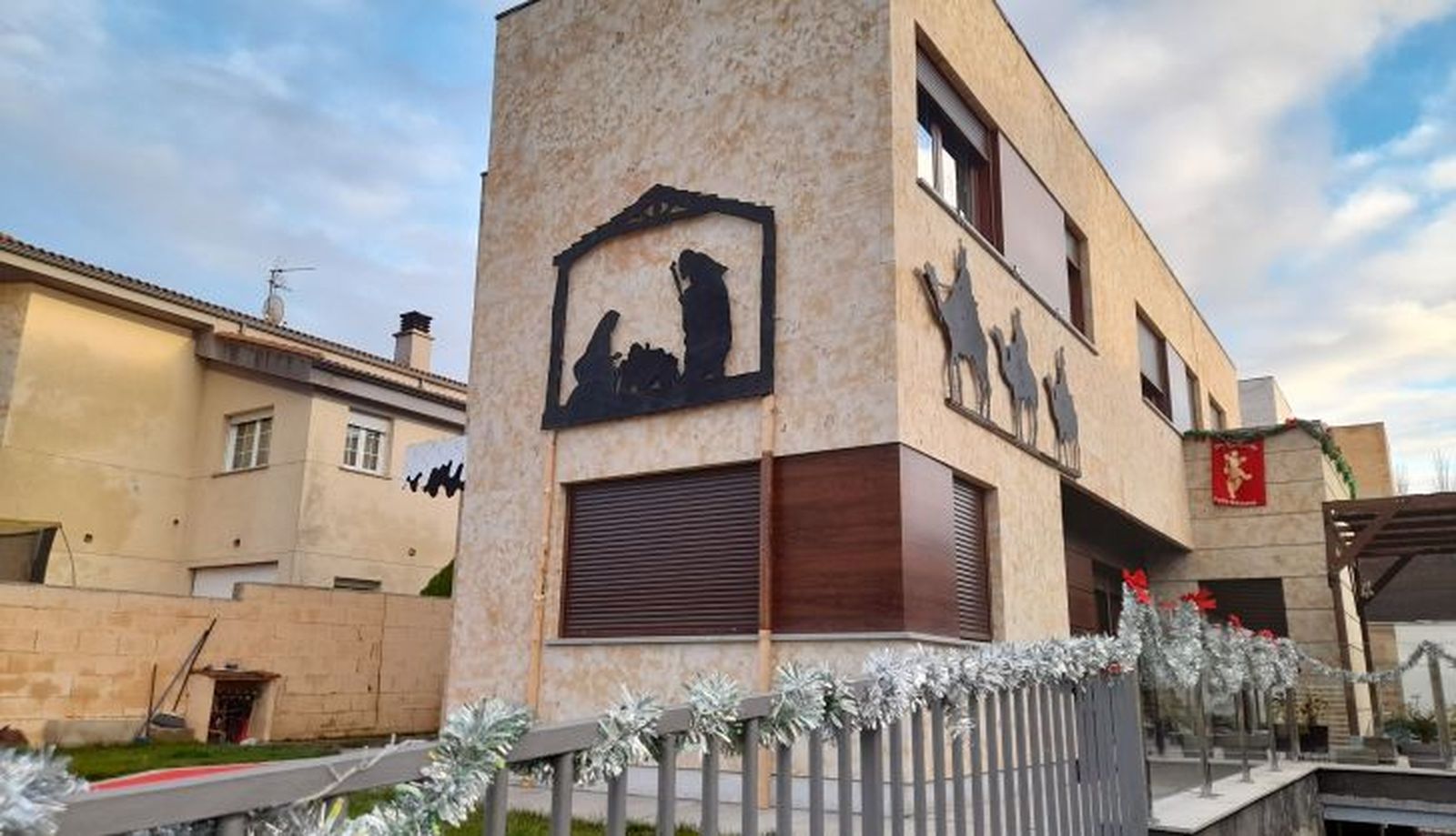 L.F.R. Fachada decorada en una vivienda de Villamayor (3)