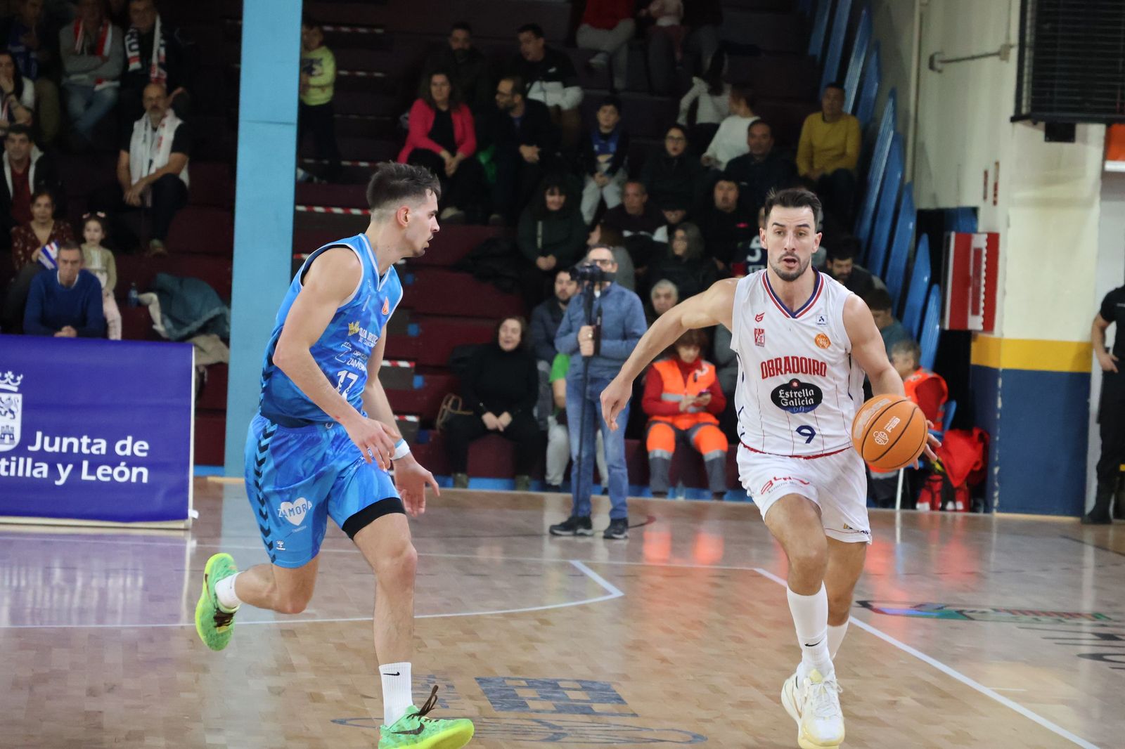 GALERÍA | Revive en imágenes el encuentro entre el CB Zamora y el Obradoiro