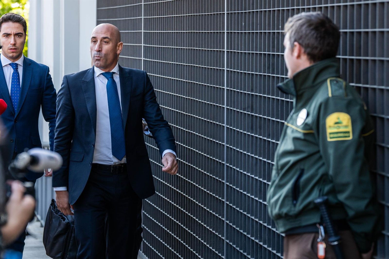 El expresidente de la RFEF Luis Rubiales (i) a su llegada a declarar en calidad de imputado al Juzgado de Primera Instancia e Instrucción Número 4 de Majadahonda, a 29 de abril de 2024, en Majadahonda, Madrid (España). La jueza interroga hoy a Luis Rubial - Matias Chiofalo - Europa Press