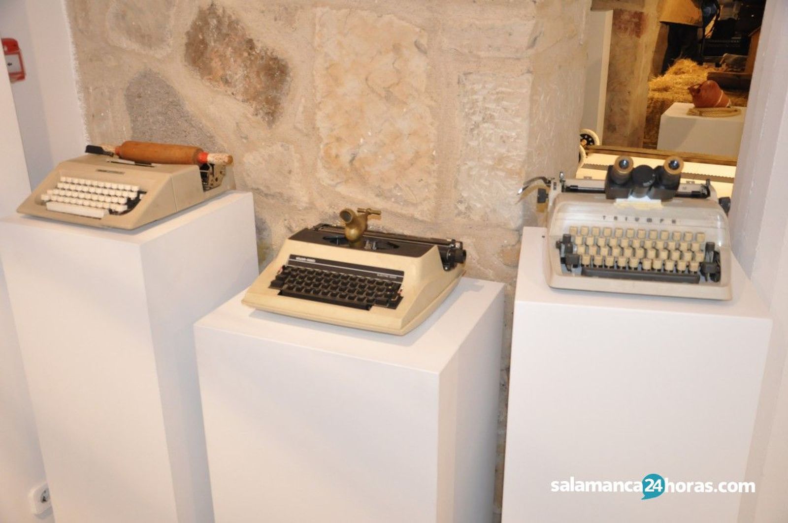 Exposicion de Jean Claude Cubino 'Paso doble nacionalidad' (13)