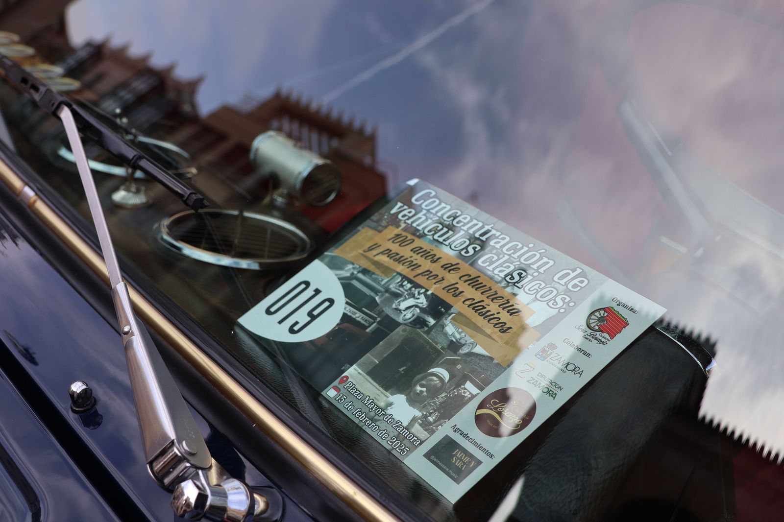 concentracion-de-coches-clasicos-en-la-plaza-mayor-6