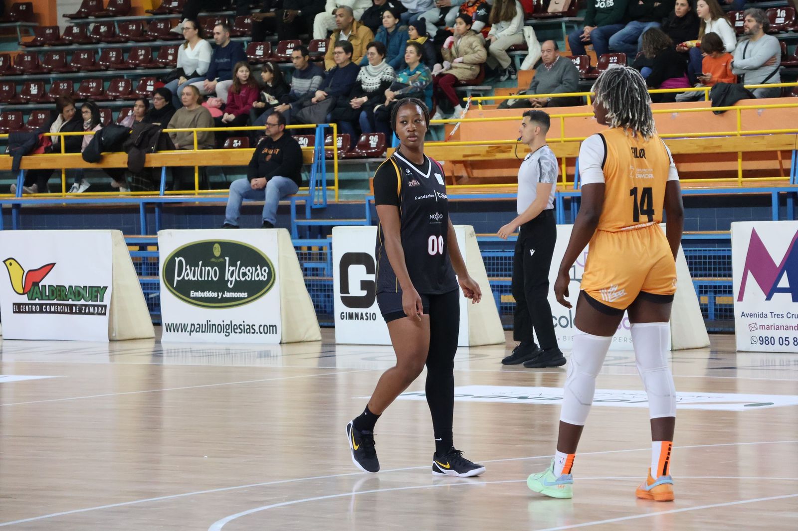 Partido entre CD Zamarat y Cajasol Baloncesto Sevilla