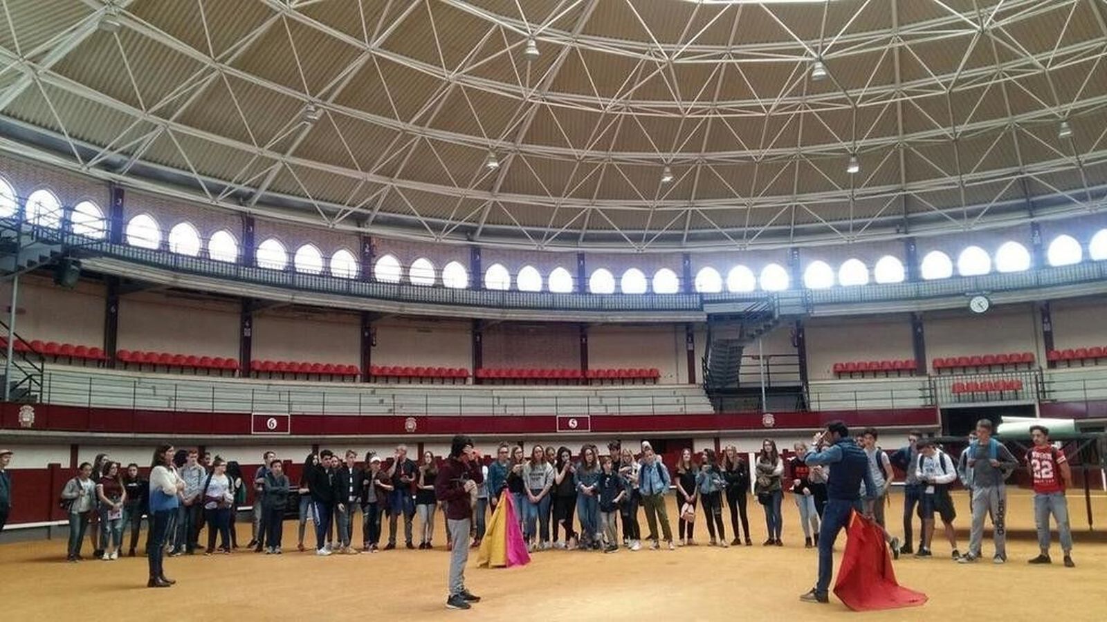 La plaza de toros de Alba recibe su primera visita grupal