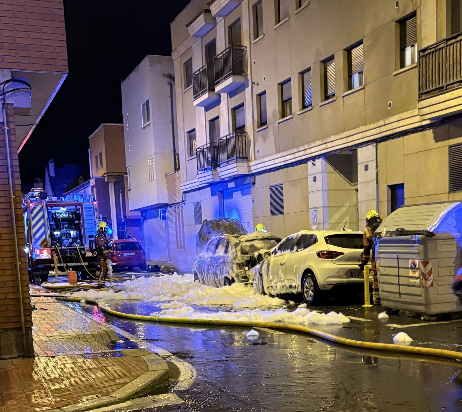 Incendio de vehículos en la calle Pico del Naranco, Salamanca