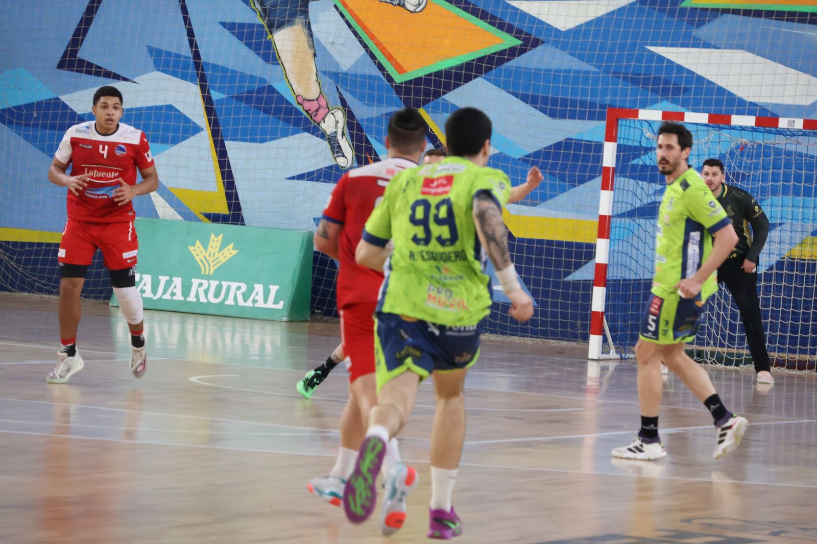 GALERÍA | Revive el apasionante duelo entre el Balonmano Zamora y el Ciudad de Santander