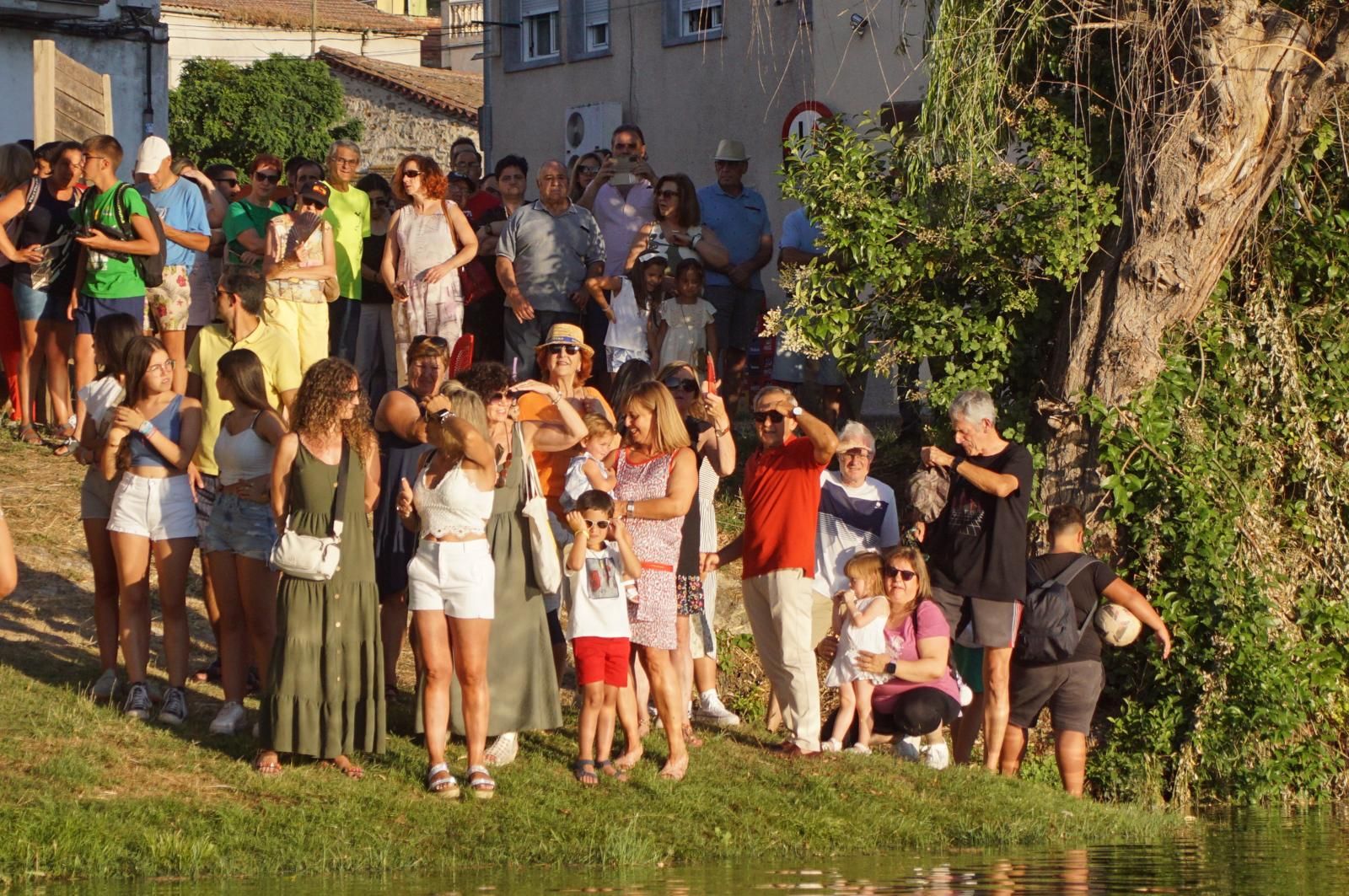 Procesión con la Virgen del Carmen por el río Tormes en Alba (44).jpeg