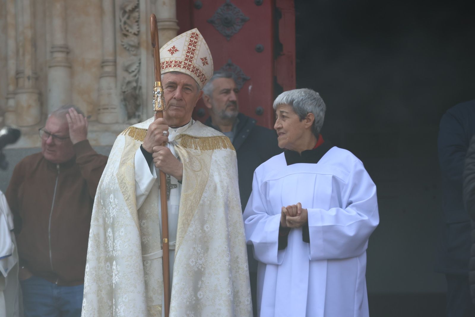 Procesión del encuentro de Nuestra Señora de la Alegría y Jesús Resucitado en el Domingo de Resurrección en Salamanca