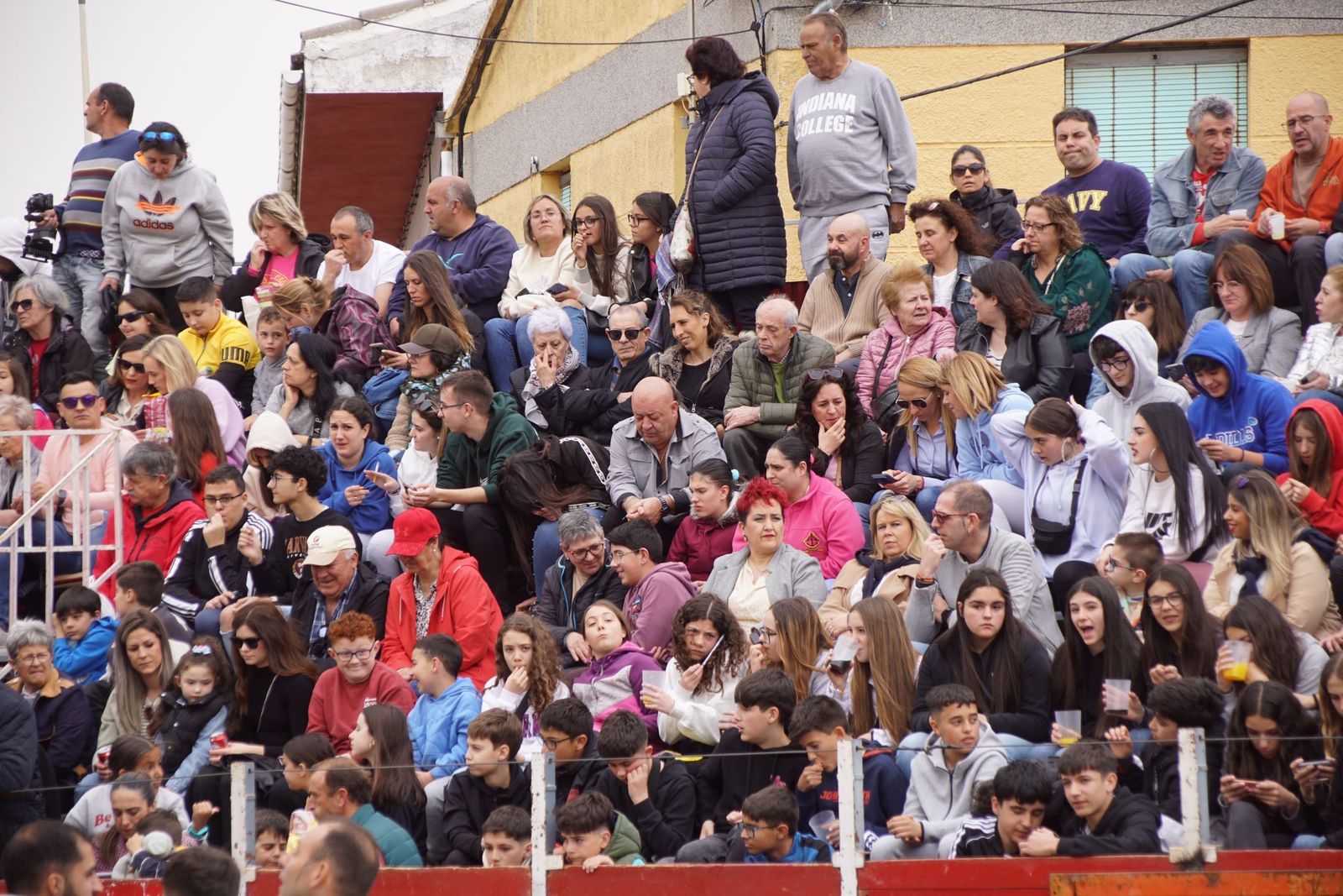 ambiente-y-participacion-durante-el-toro-del-voto-en-villoria-suelta-de-dos-toros-del-cajon-foto-juanes-8
