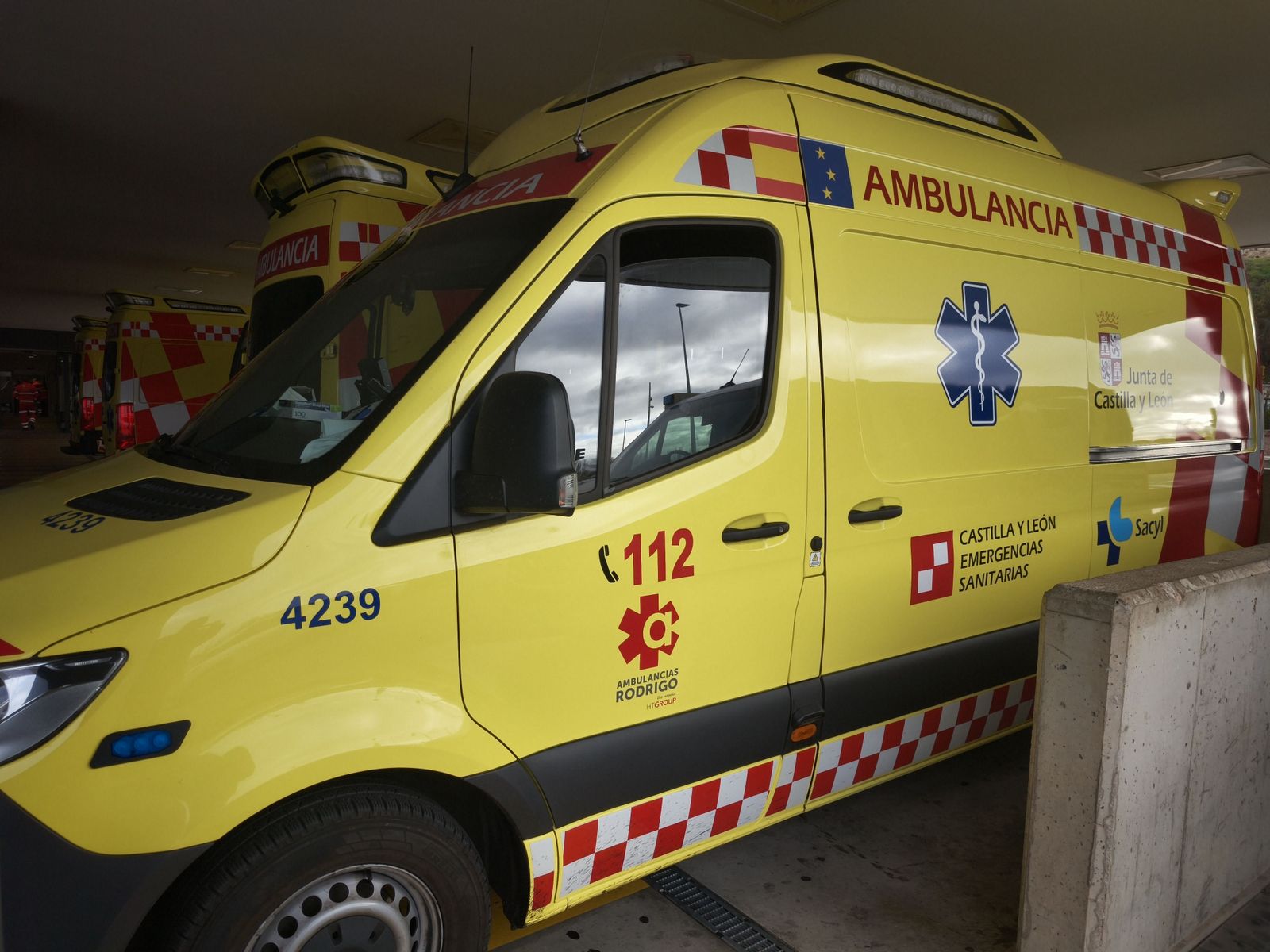 Ambulancias y ambulancia en el hospital de Salamanca. Archivo. Ambulancias y ambulancia en el hospital de Salamanca. Archivo.