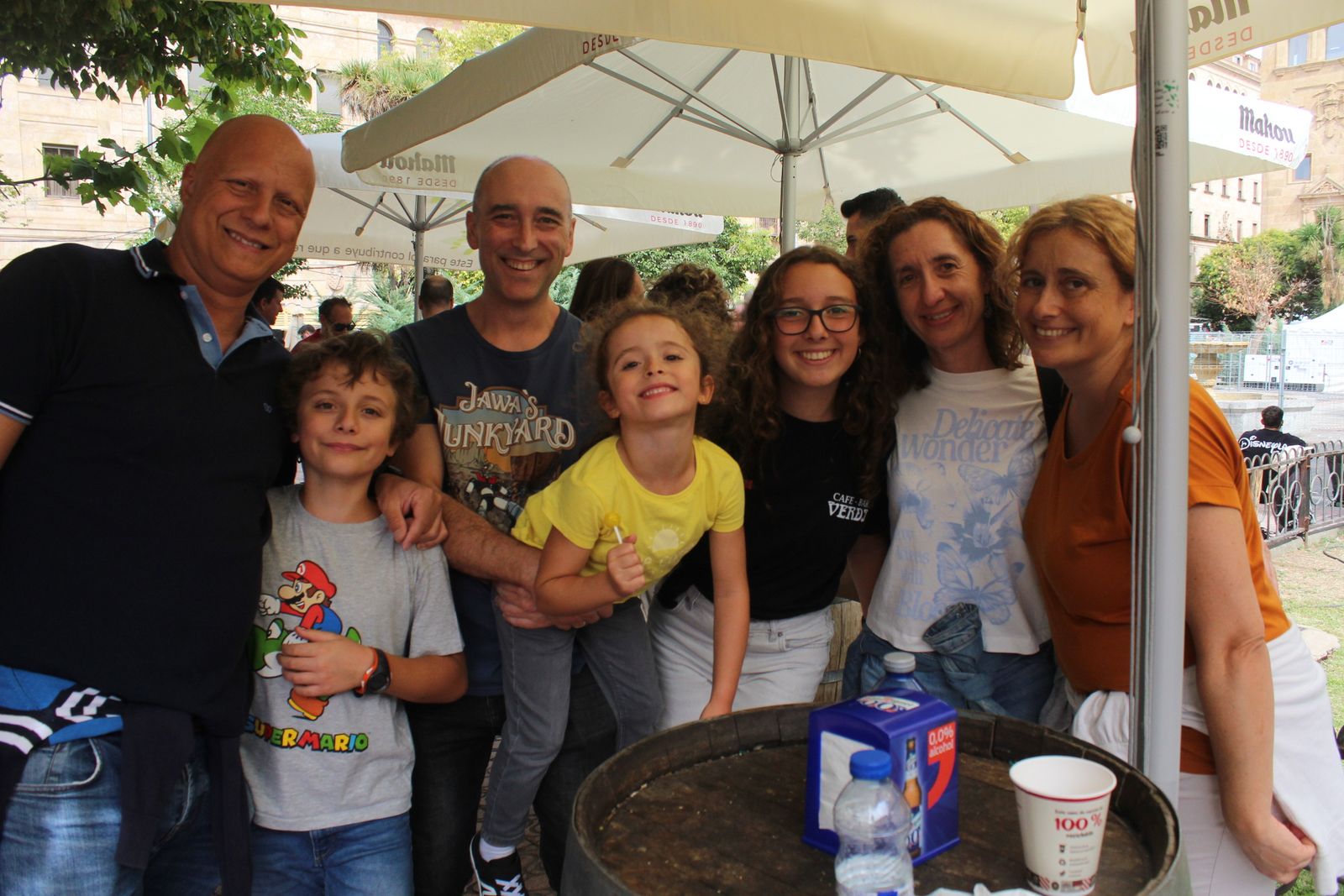 Ambiente en la Feria de Día en el mediodía de este domingo
