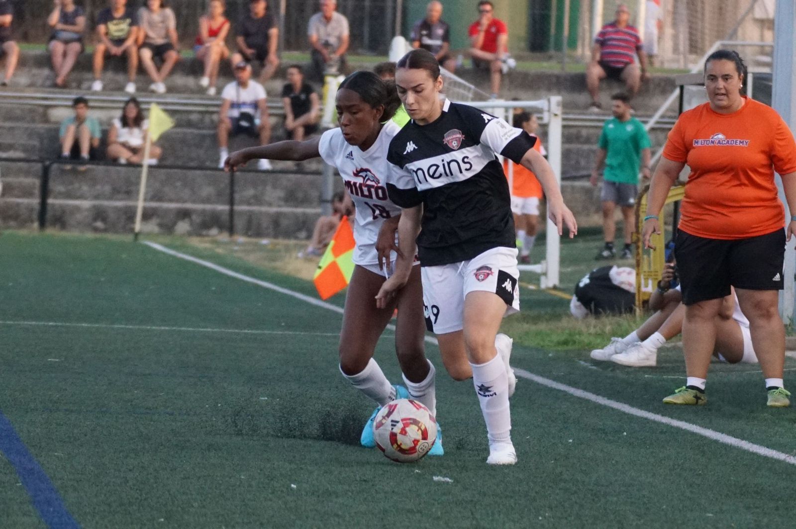 partido-amistoso-salamanca-futbol-femenino-y-milton-academy-foto-juanes-12