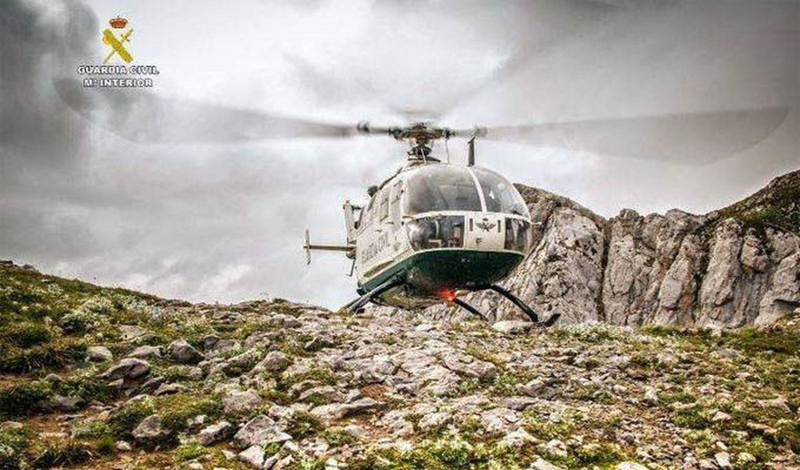 Las labores de rescate de los cuerpos, dificultadas por las condiciones meteorológicas