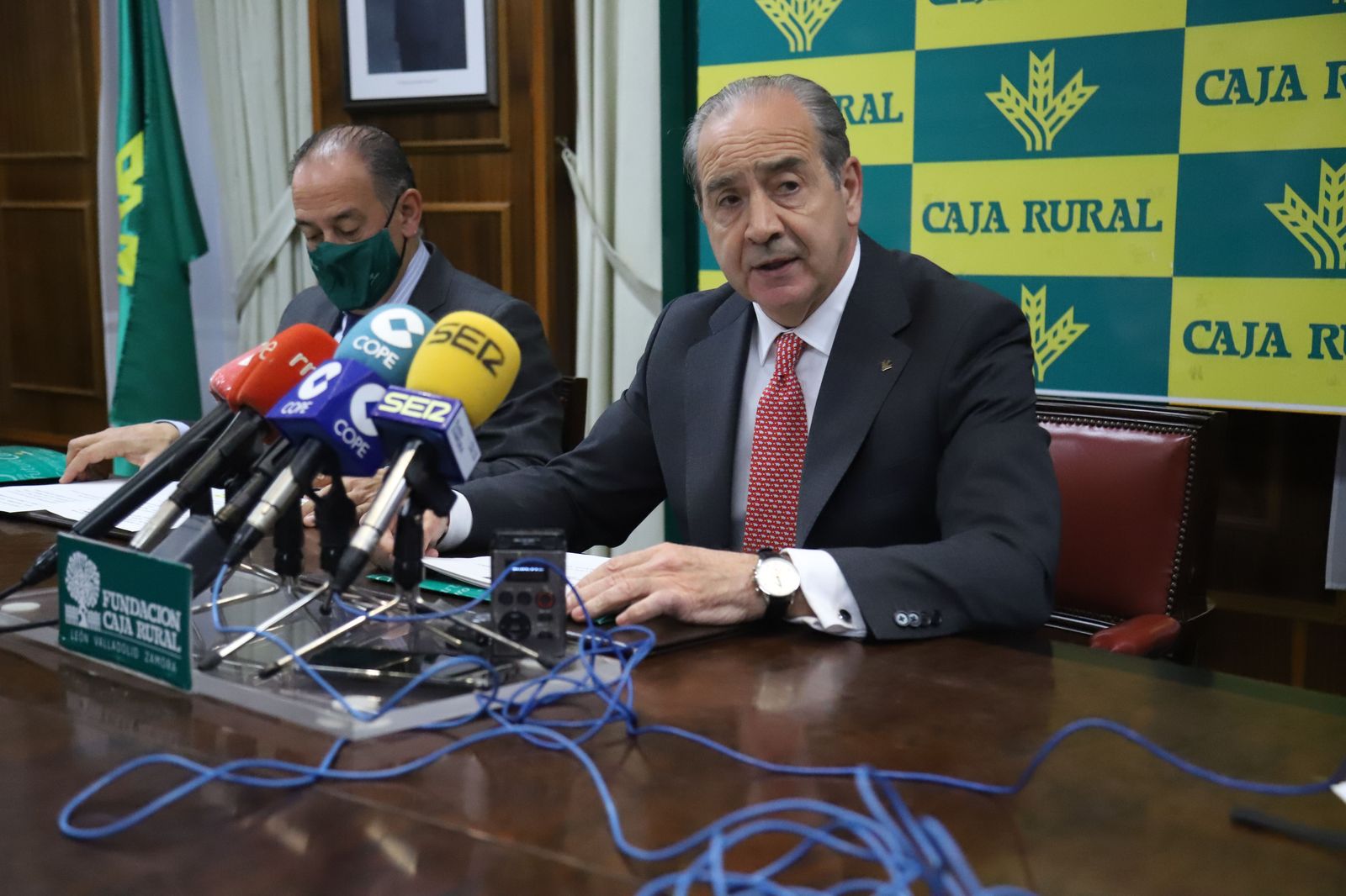 Nicanor Santos y Cipriano García presentan el balance y la cuenta de pérdidas y ganancias del ejercicio de 2021 Foto: María Lorenzo