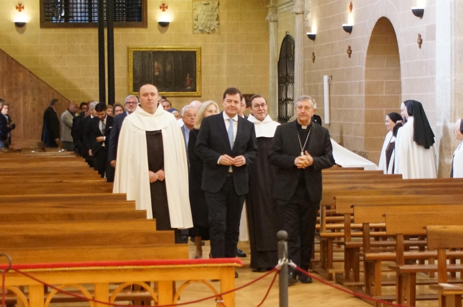 apertura-de-la-basilica-de-la-anunciacion-para-venerar-el-cuerpo-de-santa-teresa-en-alba-de-tormes-fotos-juanes-14