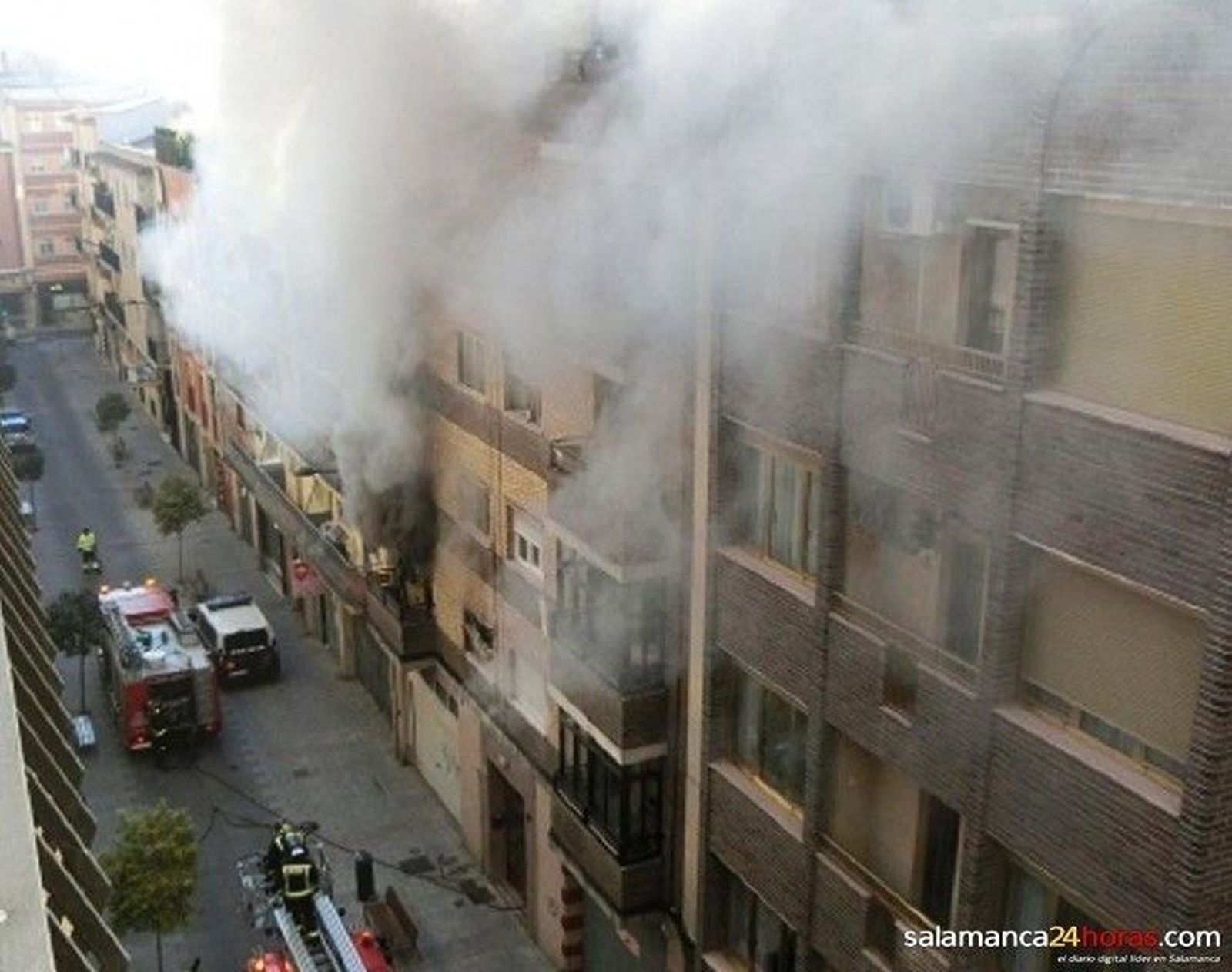 Desalojado un edificio en la calle Ayala por un incendio en una vivienda
