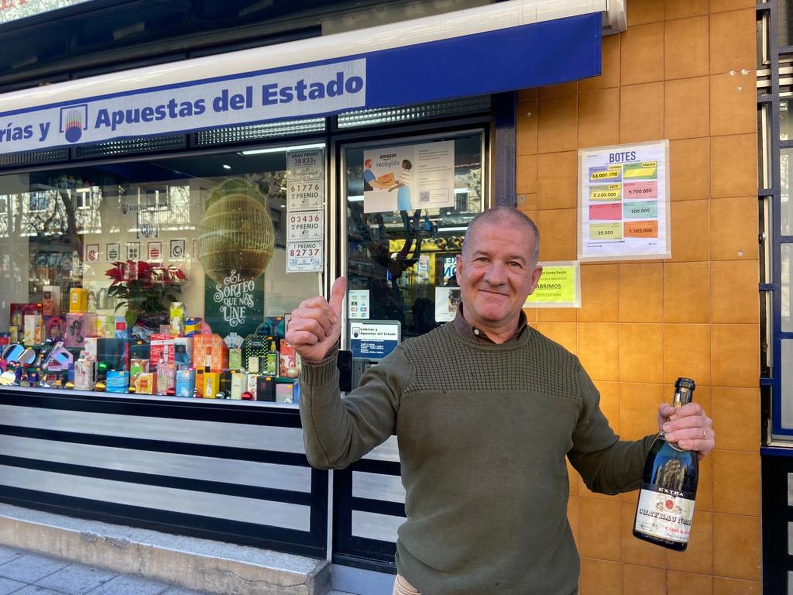 El Gordo, el 88.008, toca en la Administración de la avenida Filibertos Villalobos. VÍDEO Andrea M.