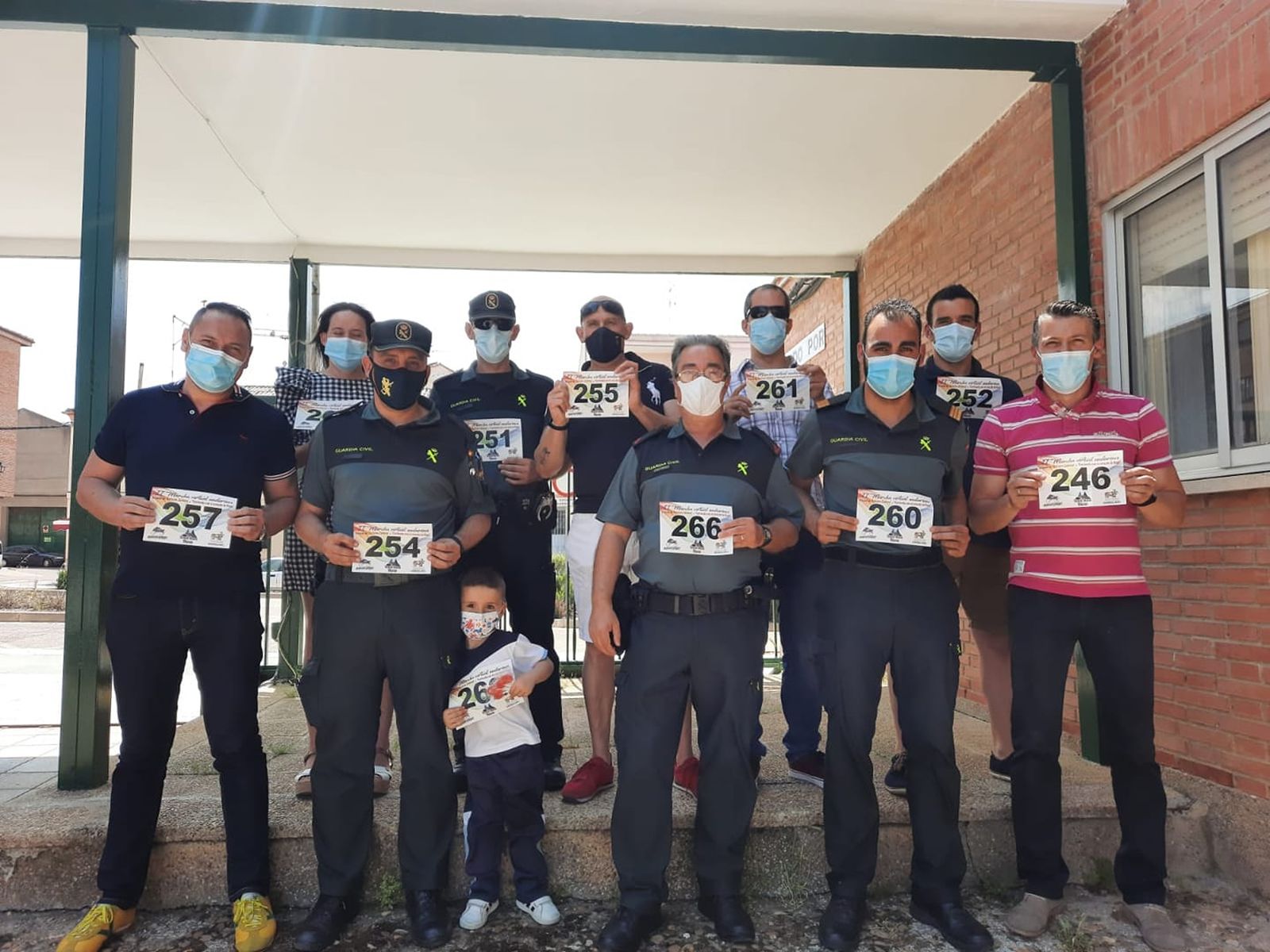 Agentes de la Guardia Civil de Toro participan en la marcha virtual