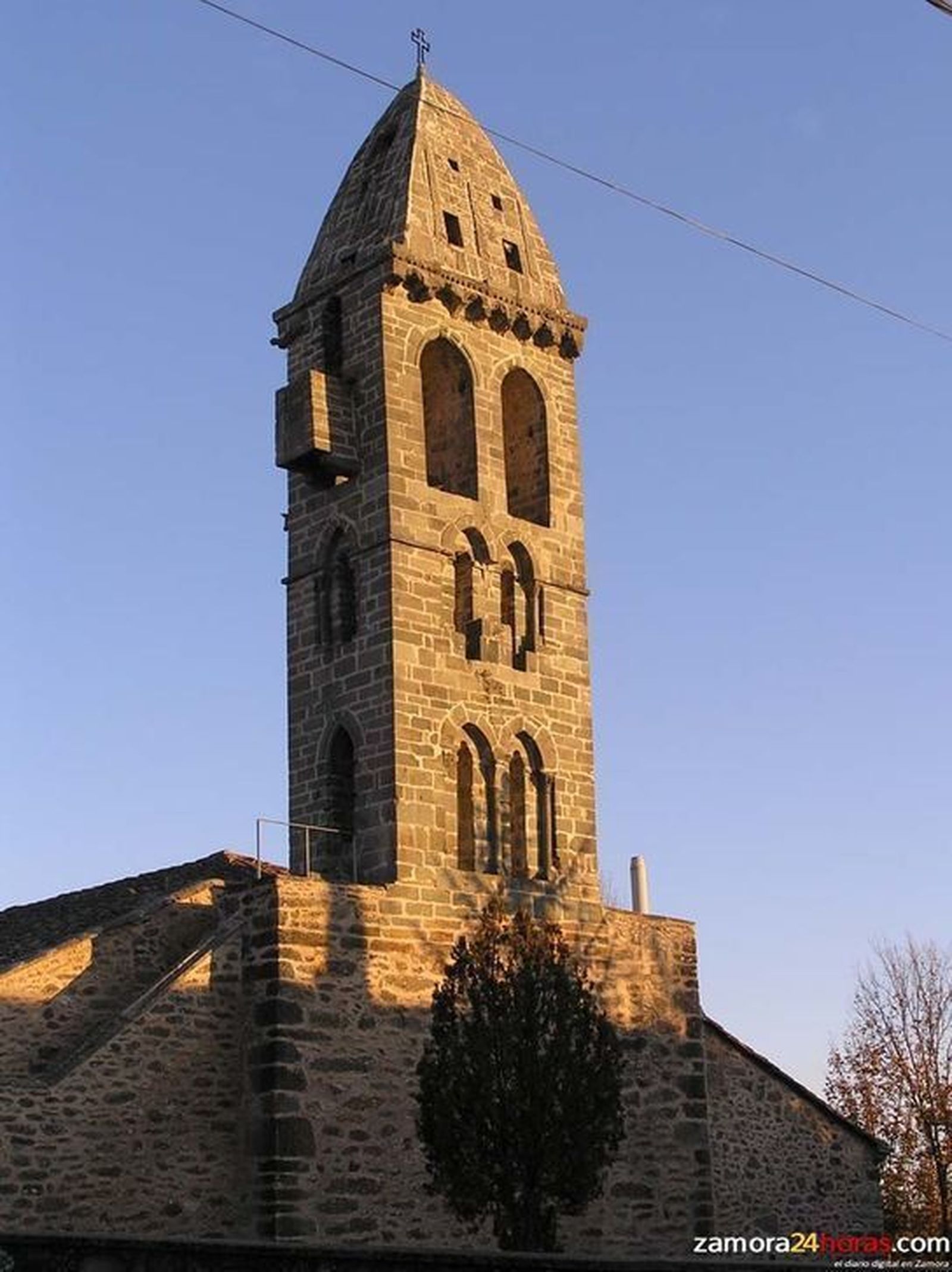 El PSOE insta a la Junta a que restaure de forma “integral” la iglesia de Mombuey