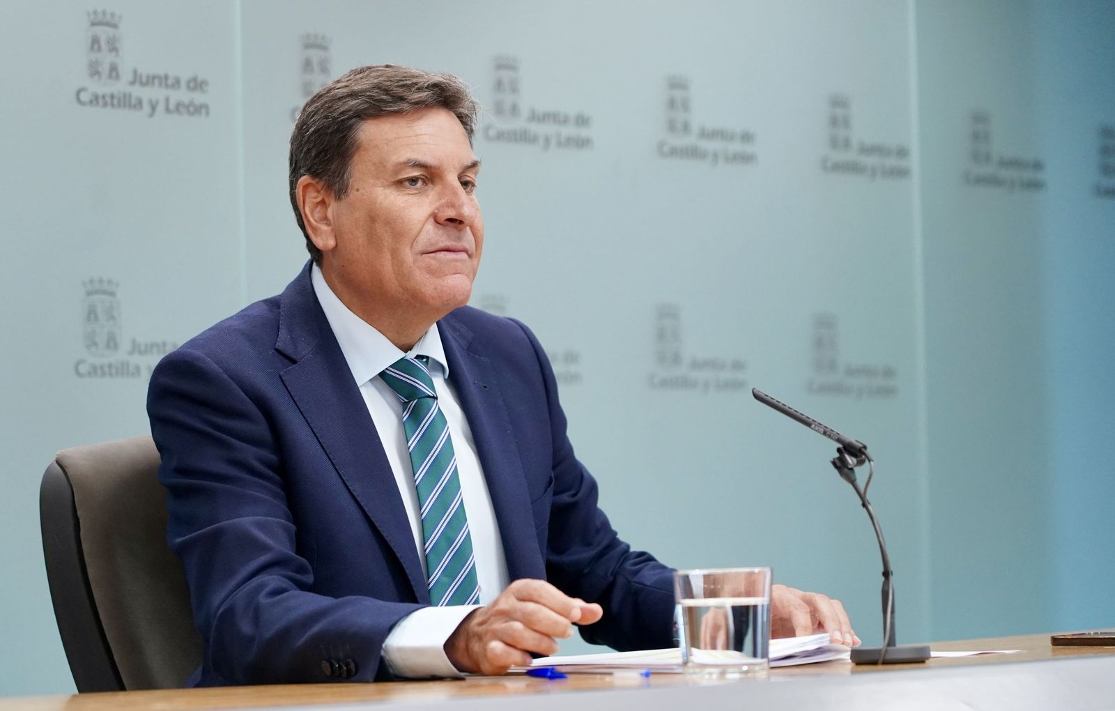 El consejero de Economí­a y Hacienda y portavoz de la Junta, Carlos Fernández Carriedo, comparece para informar de los asuntos aprobados en el Consejo de Gobierno.