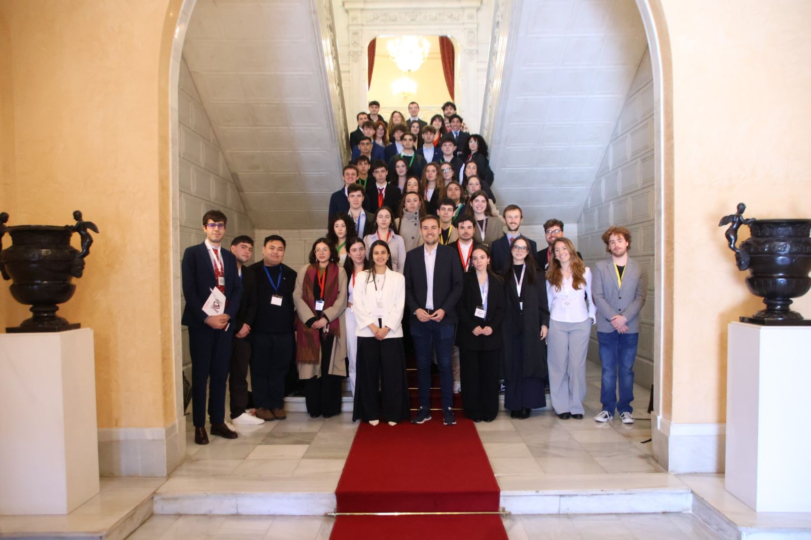 El concejal de Cultura y Turismo, Ángel Fernández, recibe a representantes de la asociación de ciencia política ASCIPO