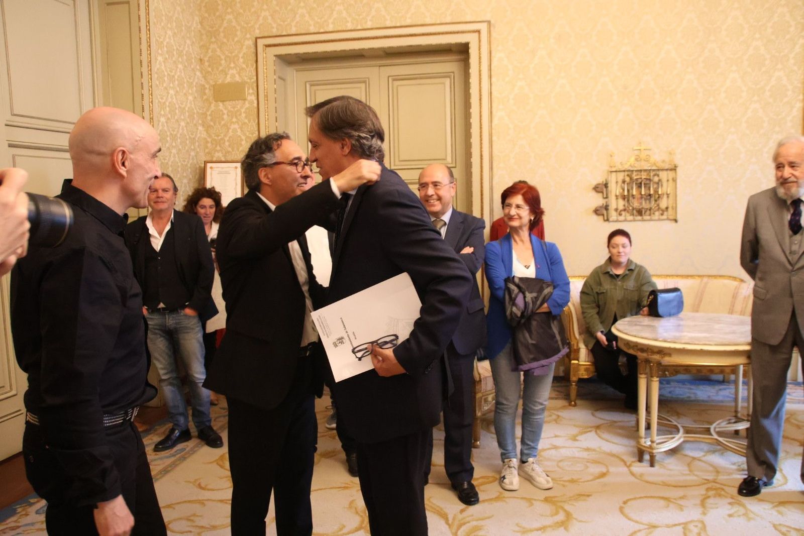 Carlos García Carbayo, el artista Florencio Maíllo y el folclorista Gabriel Calvo presentan el homenaje a Federico García Lorca con motivo del 125 Aniversario de su nacimiento